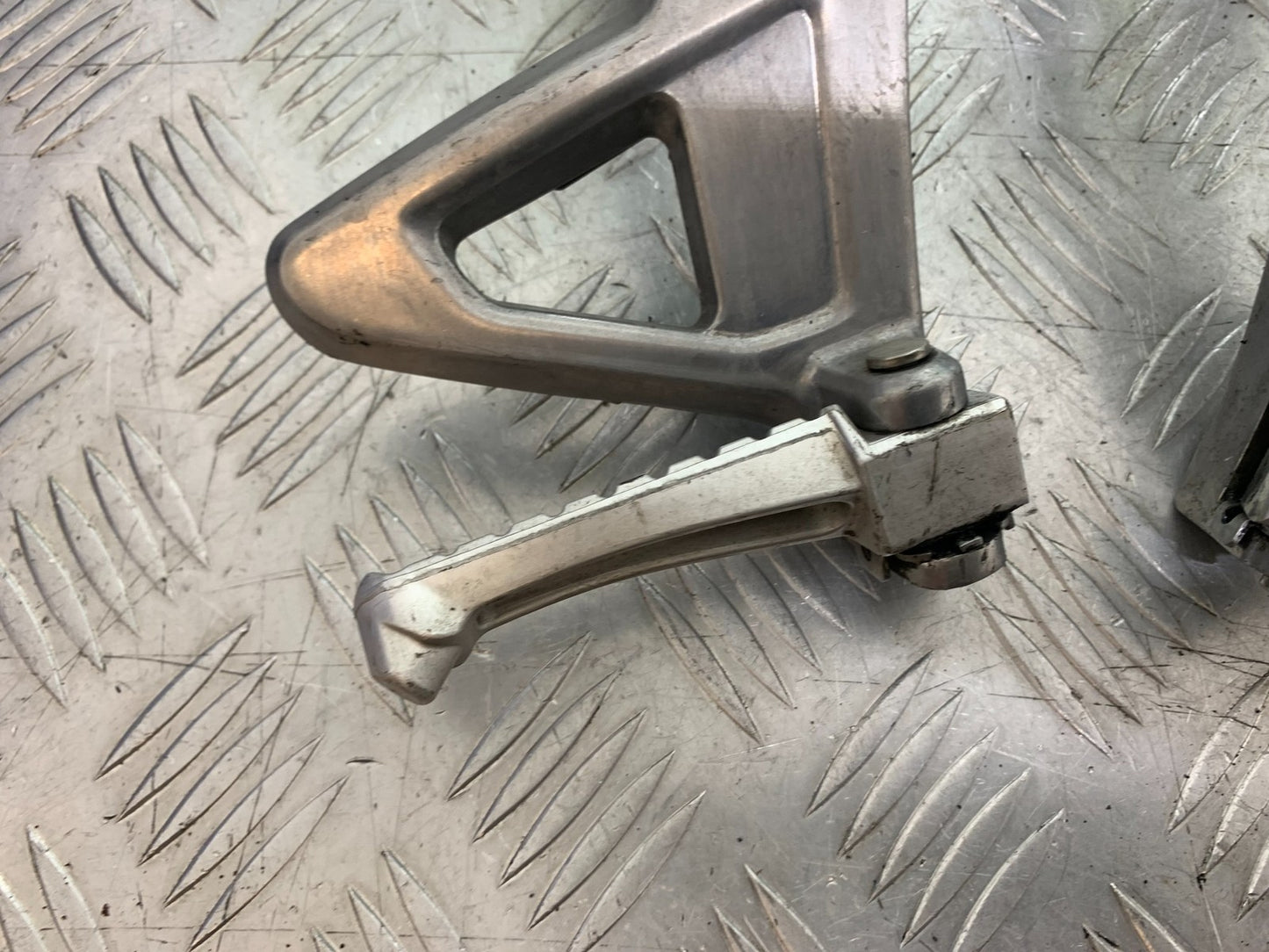 TRIUMPH SPEED TRIPLE R 1050 REAR HANGERS AND PEGS   2009 (CMB1183)