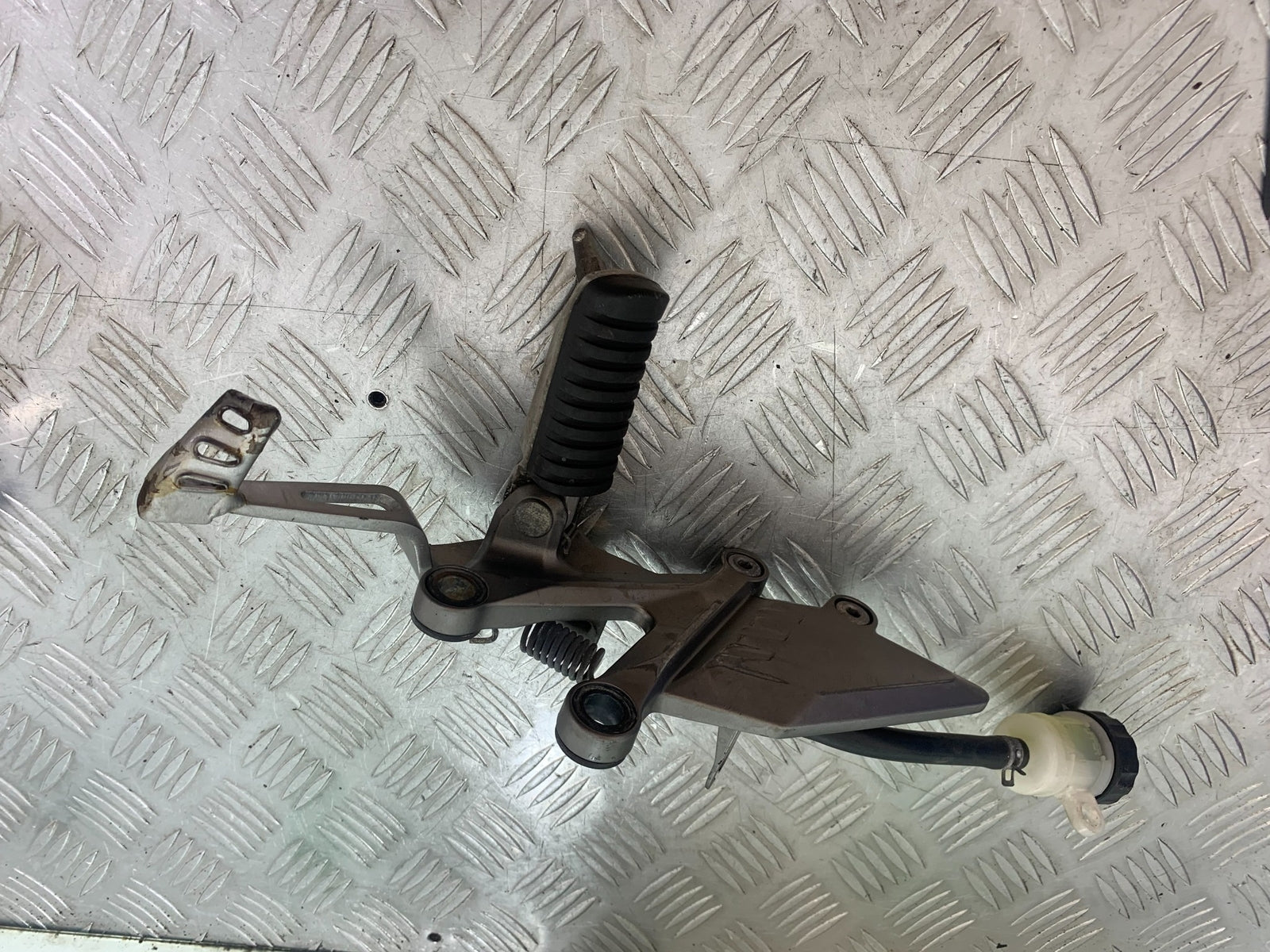 KAWASAKI Z125 Z 125 FRONT RIGHT HANGER  YEAR  2018-2023 (CMB1167)