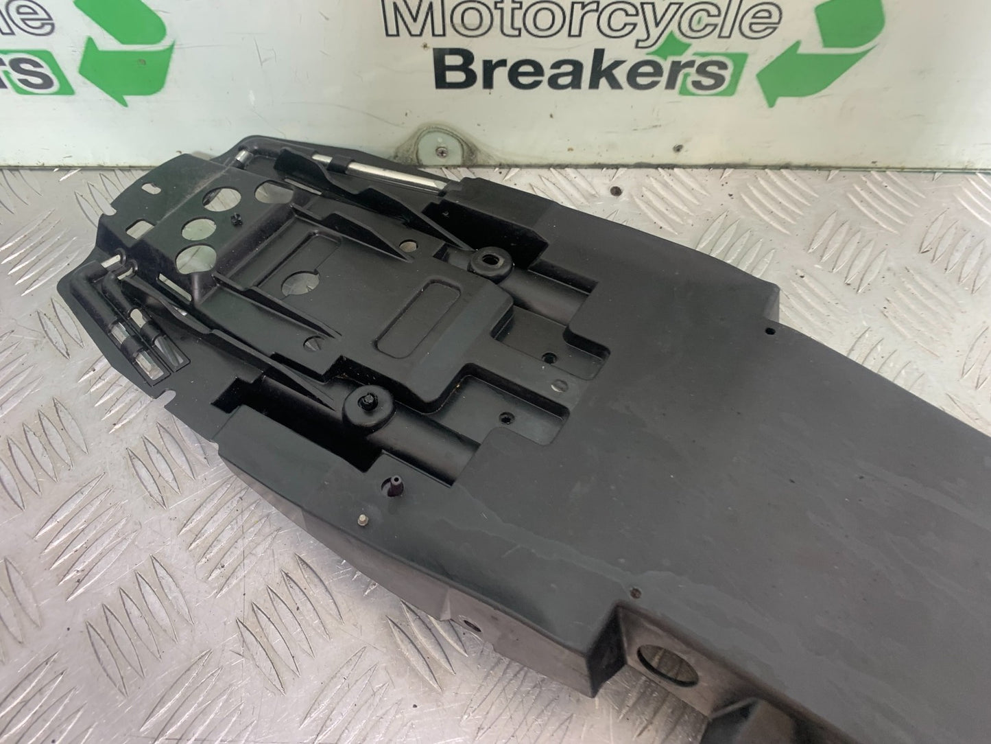 TRIUMPH 675 STREET TRIPLE UNDERTRAY    2013-2016 (CMB1186)