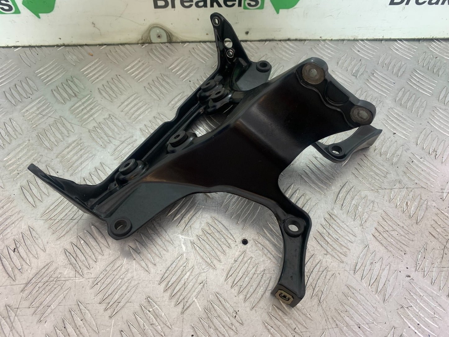 TRIUMPH 1050 SPRINT ST FAIRING BRACKET  YEAR 2004-2007 (CMB1197)