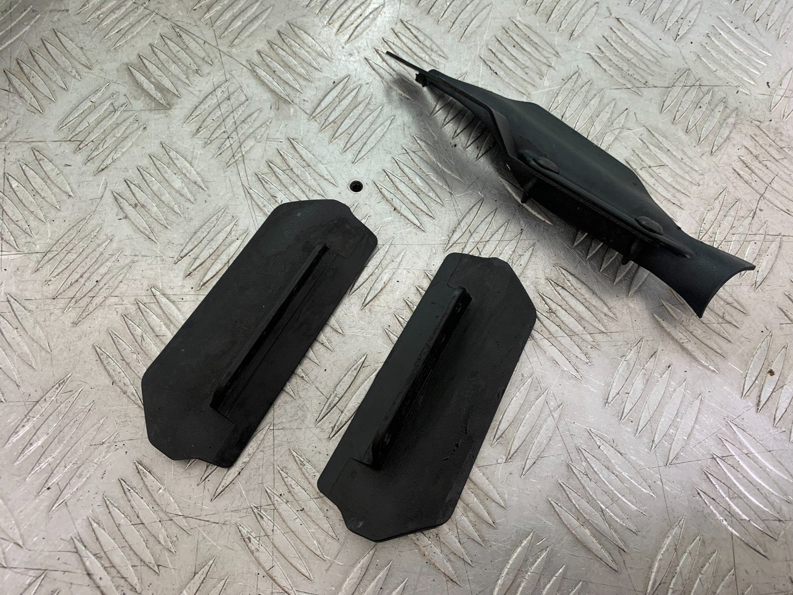 TRIUMPH SPEED TRIPLE R 1050 INFILL PANELS   2009 (CMB1183)