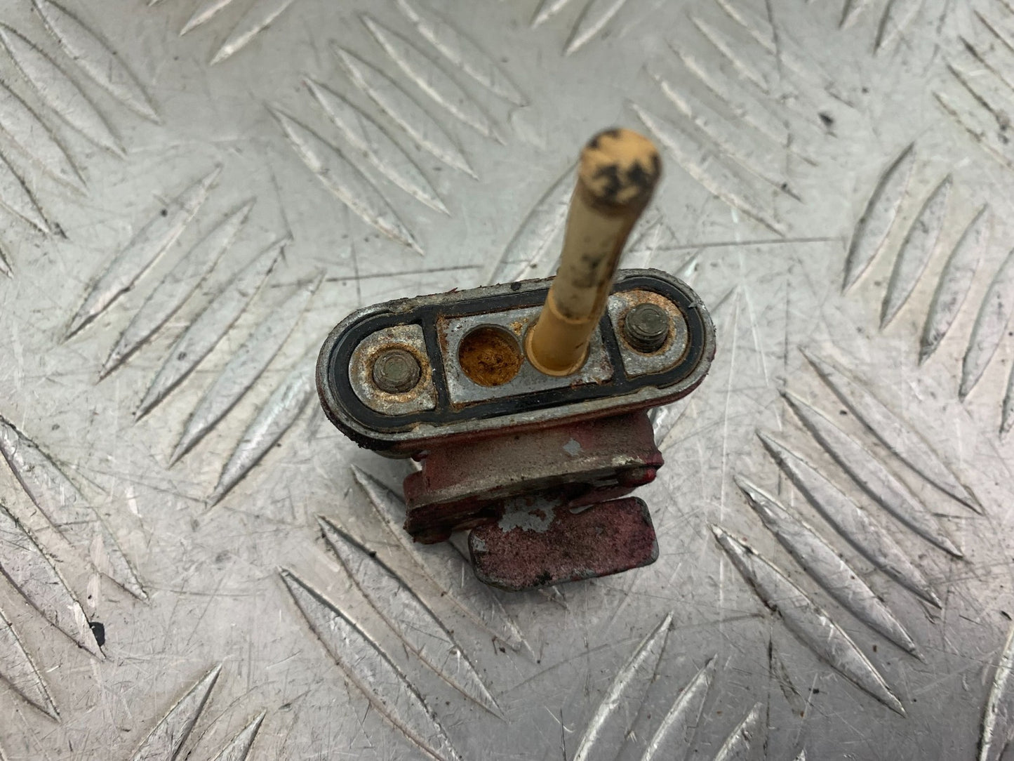 YAMAHA YZF1000 THUNDERACE PETROL TAP YEAR 1997-2000 (CMB1204)