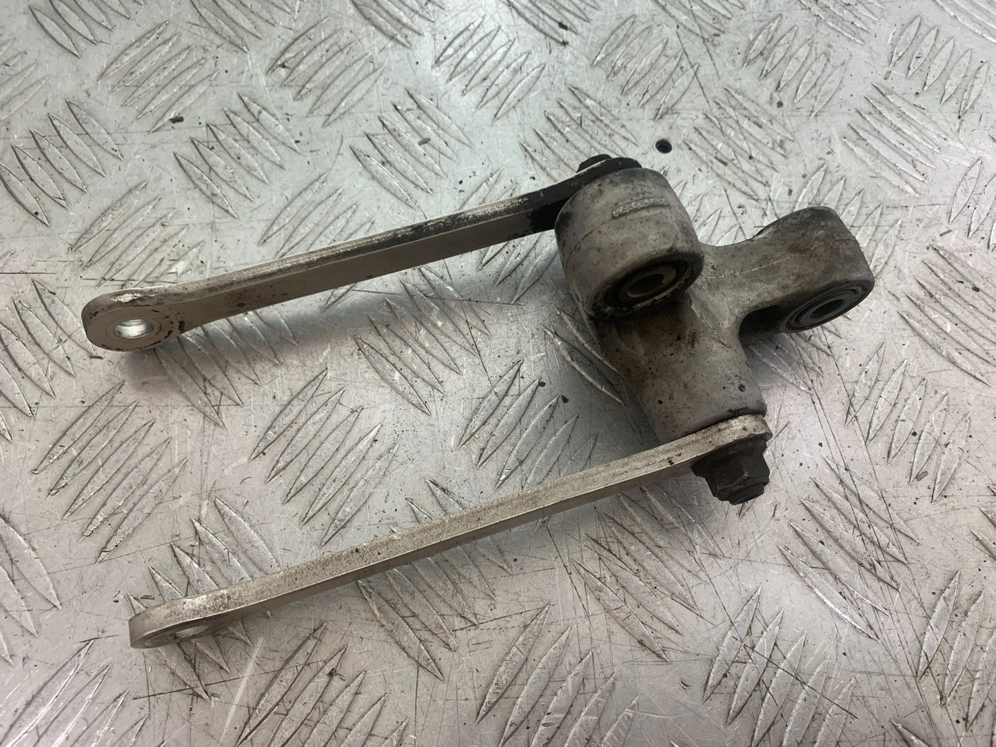 SUZUKI GSXR750 GSXR 750 K4 K5 REAR SHOCK LINKAGE  2004-2005 (CMB1319)