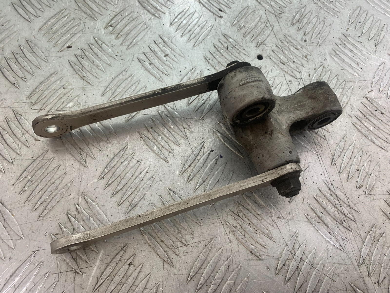 SUZUKI GSXR750 GSXR 750 K4 K5 REAR SHOCK LINKAGE  2004-2005 (CMB1319)