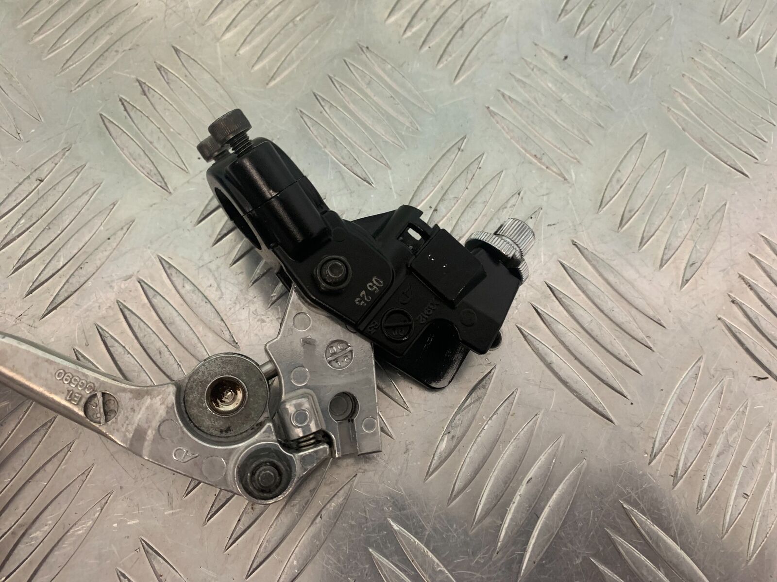 TRIUMPH 1050 SPRINT GT CLUTCH LEVER AND BRACKET YEAR 2010-2014 (STOCK 979)