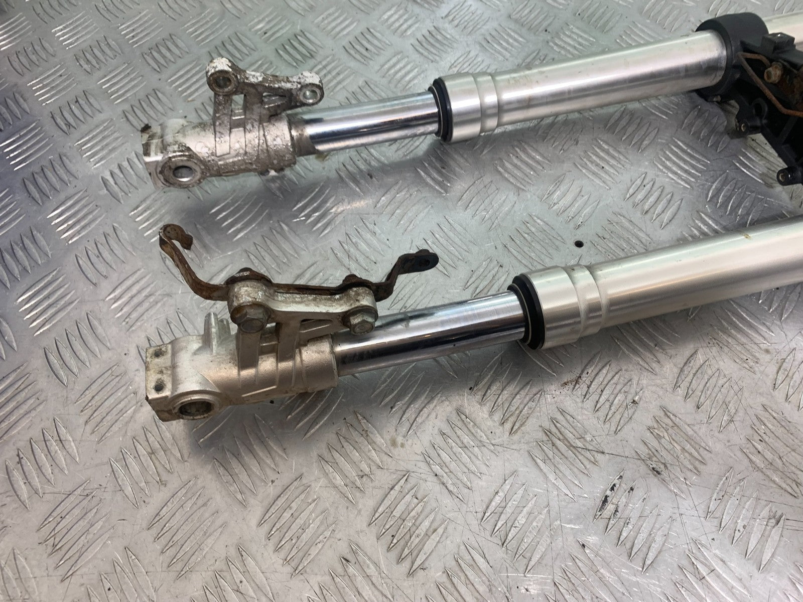 BENELLI BN125 BN 125 FORKS (BENT SOLD AS PARTS)  YEAR 2018-2021 (CMB1194)
