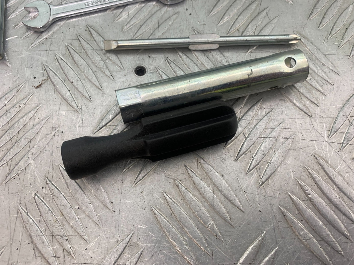 SUZUKI AN 200 UH 200 TOOL KIT YEAR 2007-2009 (CMB1256)