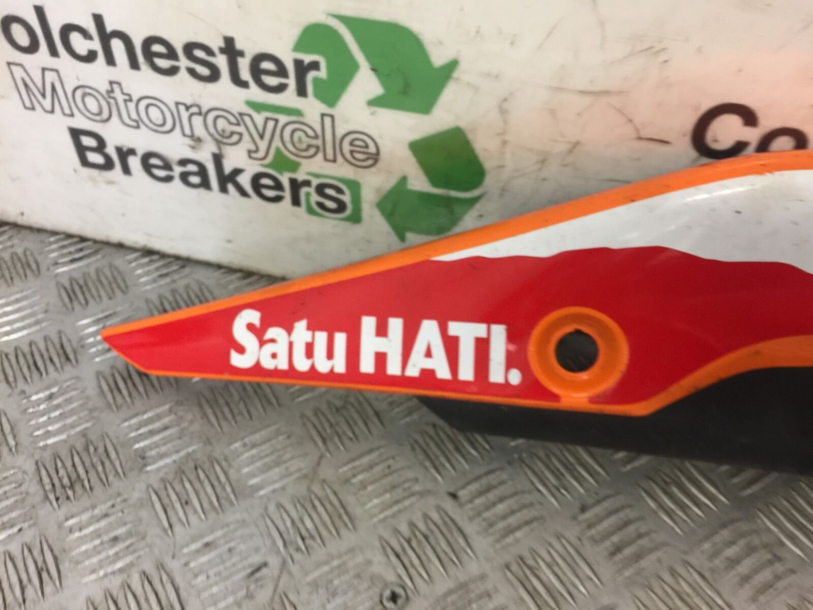 HONDA CBR125 CBR 125 LEFT SEAT PANEL YEAR 2011-2017 (STOCK 466)