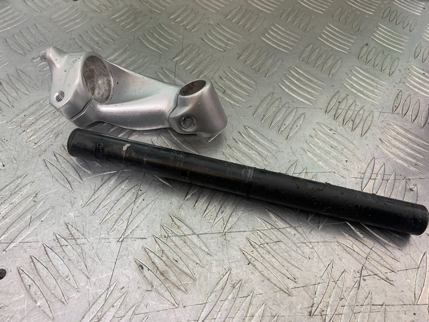 SUZUKI GW250 GW 250 INAZUMA RIGHT HANDLEBAR  YEAR 2013-2018 (CMB1205)