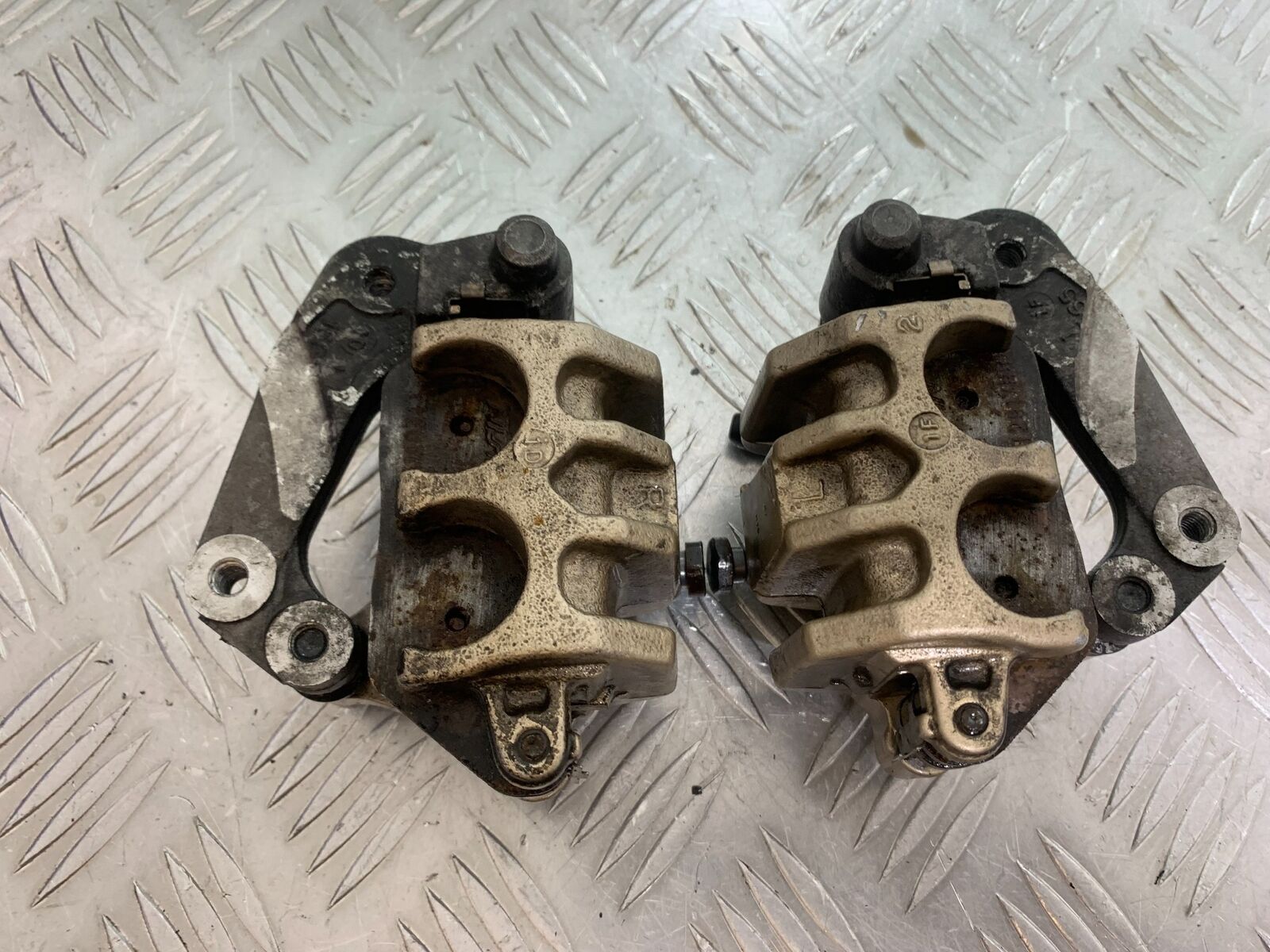 TRIUMPH TIGER 800 FRONT BRAKE CALIPERS   YEAR 2011-2014 (CMB1113)