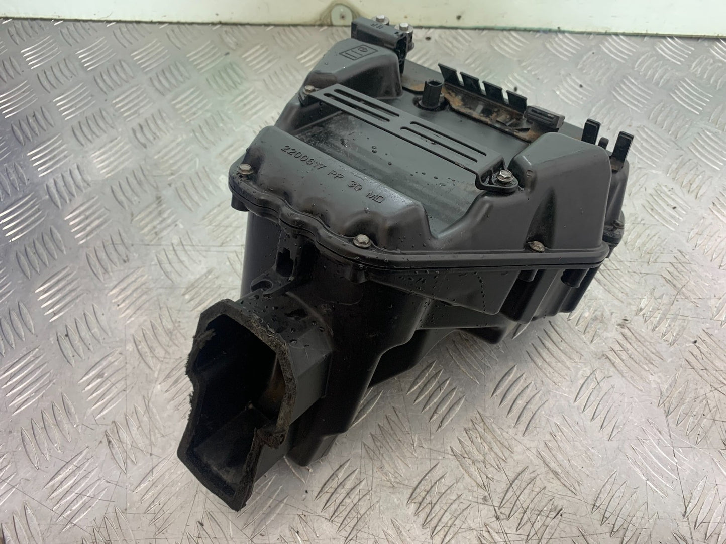 TRIUMPH 675 STREET TRIPLE R AIRBOX  YEAR 2013 - 2016 (CMB1221)