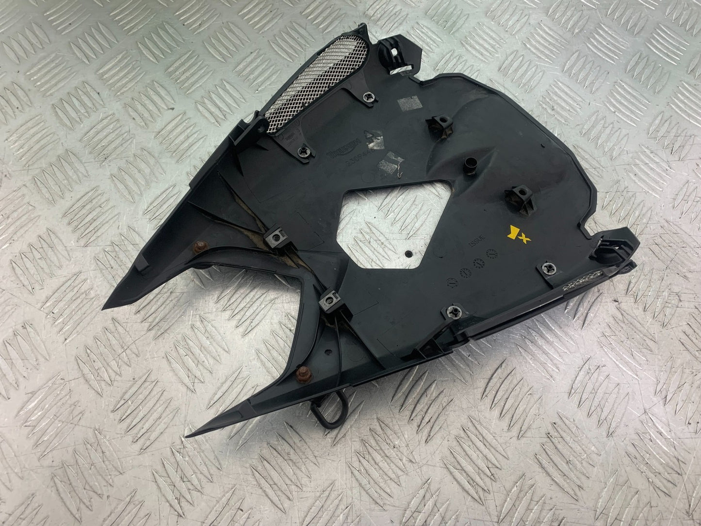 TRIUMPH 675 STREET TRIPLE RX UNDERTRAY   2015- 2017 (CMB1299)