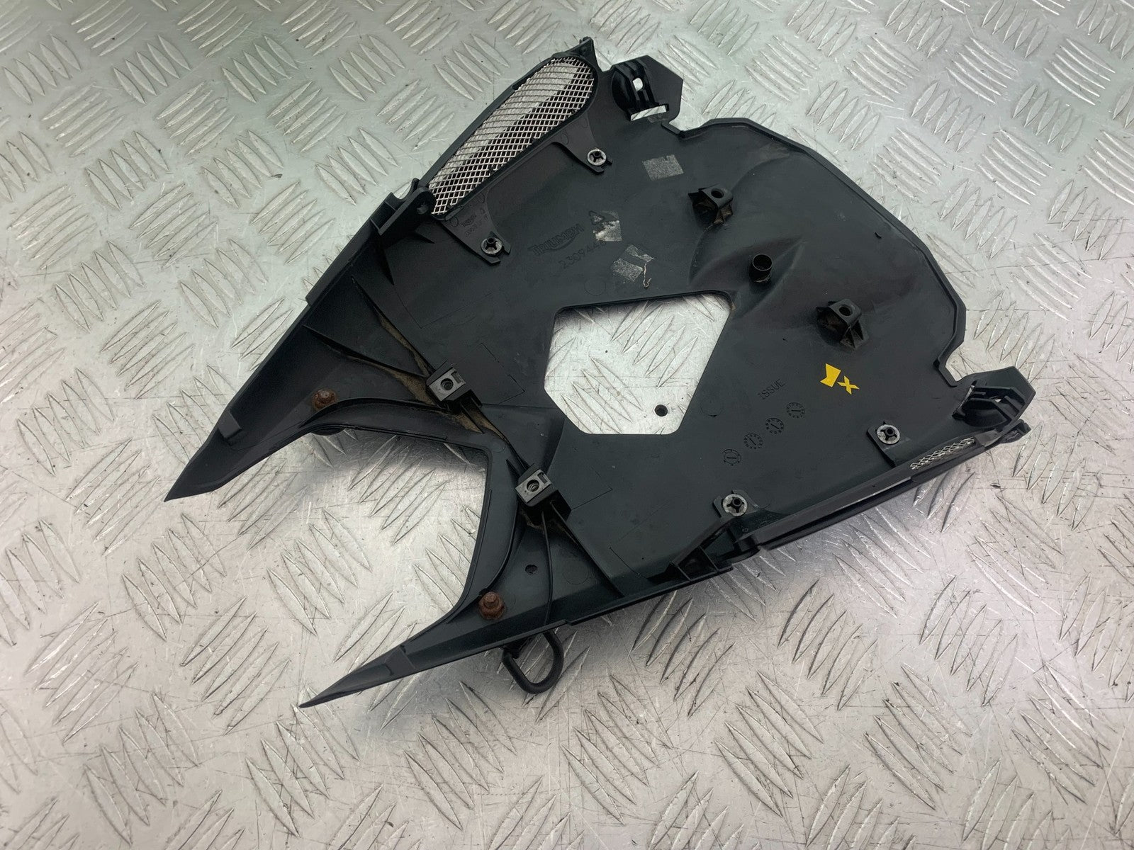 TRIUMPH 675 STREET TRIPLE RX UNDERTRAY   2015- 2017 (CMB1299)