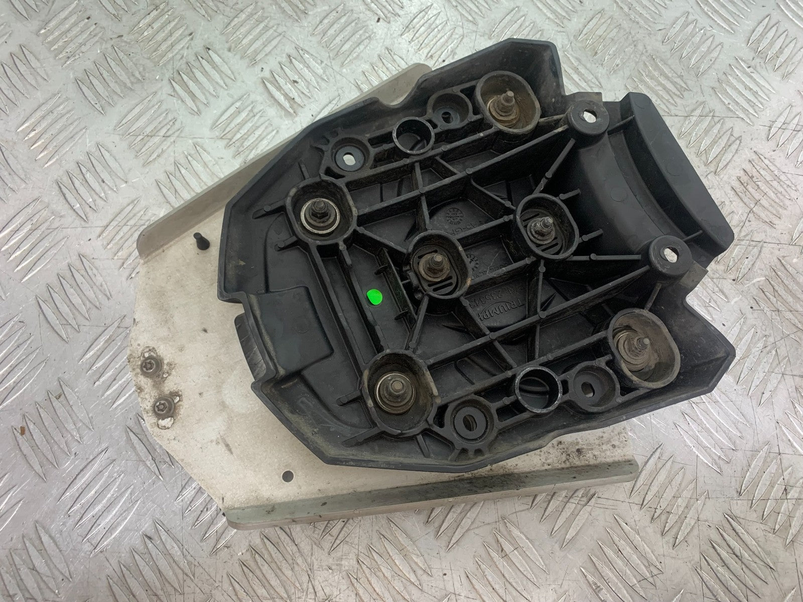 TRIUMPH TIGER 800 XRT TOP BOX PLATE   2018-2020 (CMB1193)