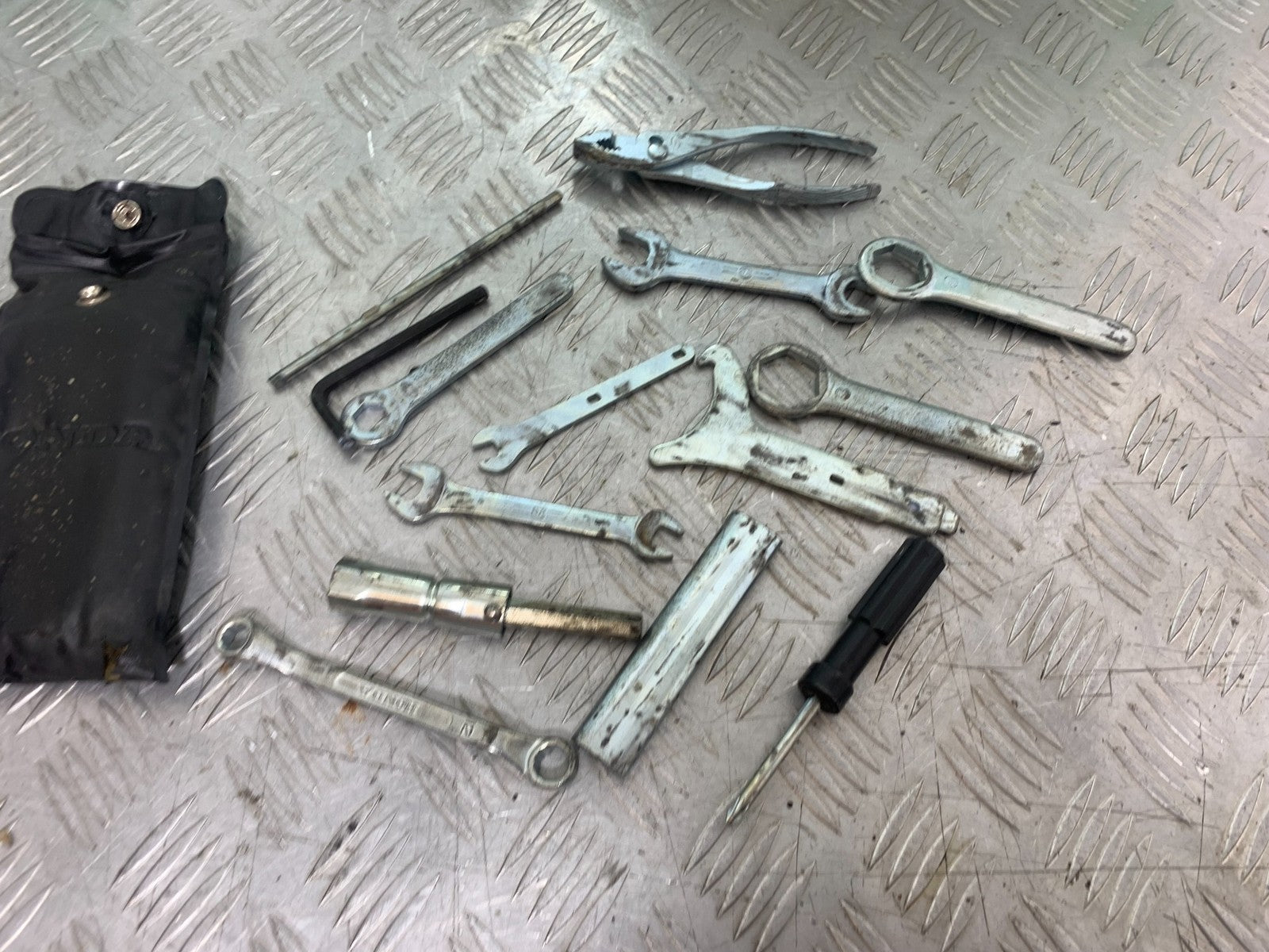 HONDA ST1100 PAN EUROPEAN TOOL KIT  YEAR 1993-2001 (CMB1195)