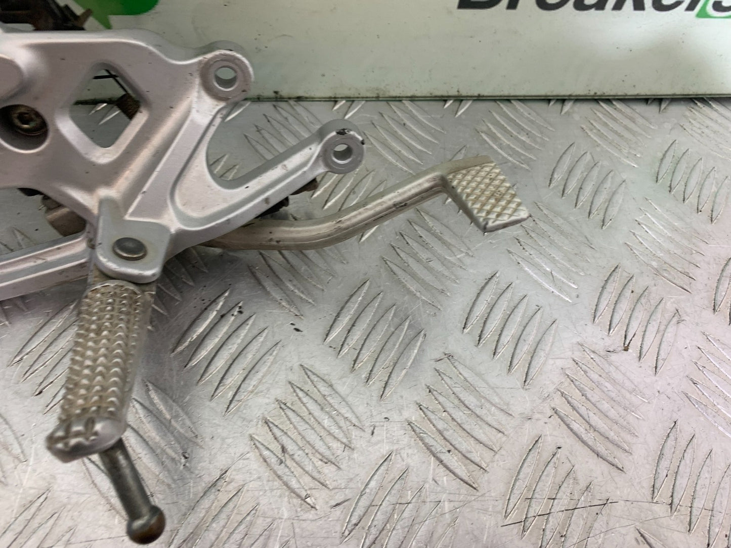 YAMAHA YZF-R125 YZF 125 FRONT RIGHT HANGER  YEAR 2019-2022 (CMB1263)