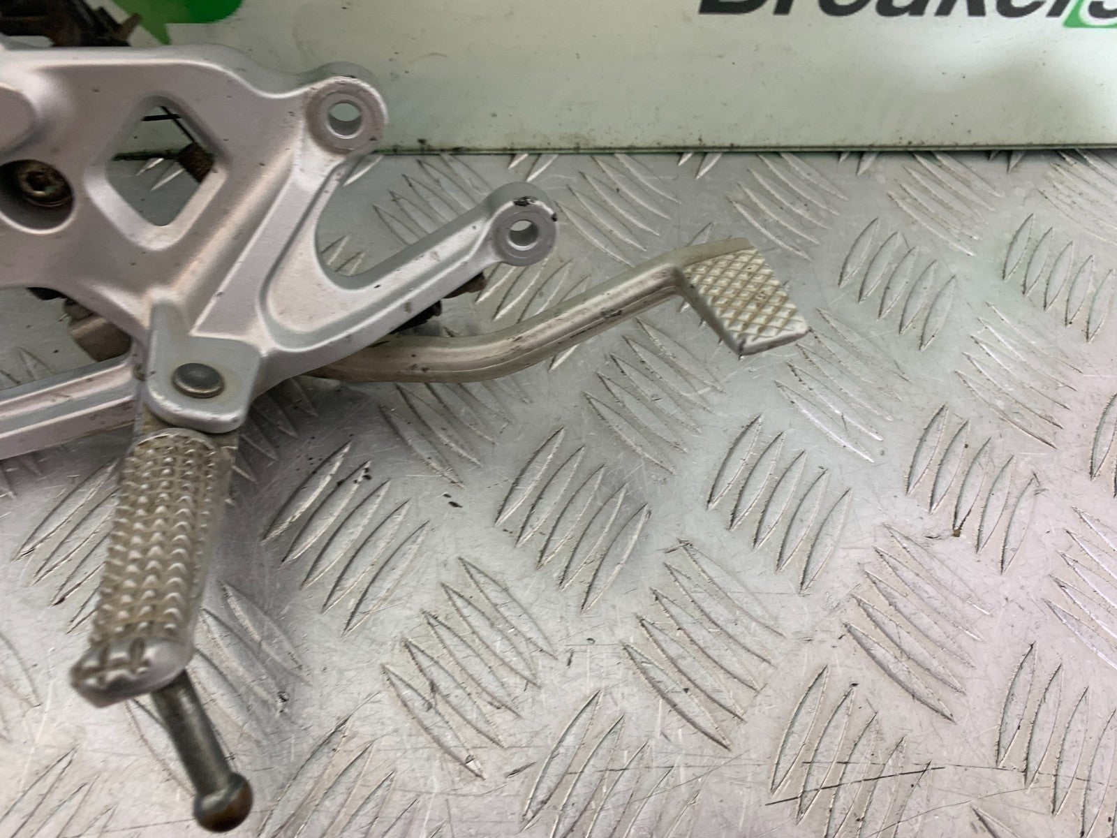 YAMAHA YZF-R125 YZF 125 FRONT RIGHT HANGER  YEAR 2019-2022 (CMB1263)