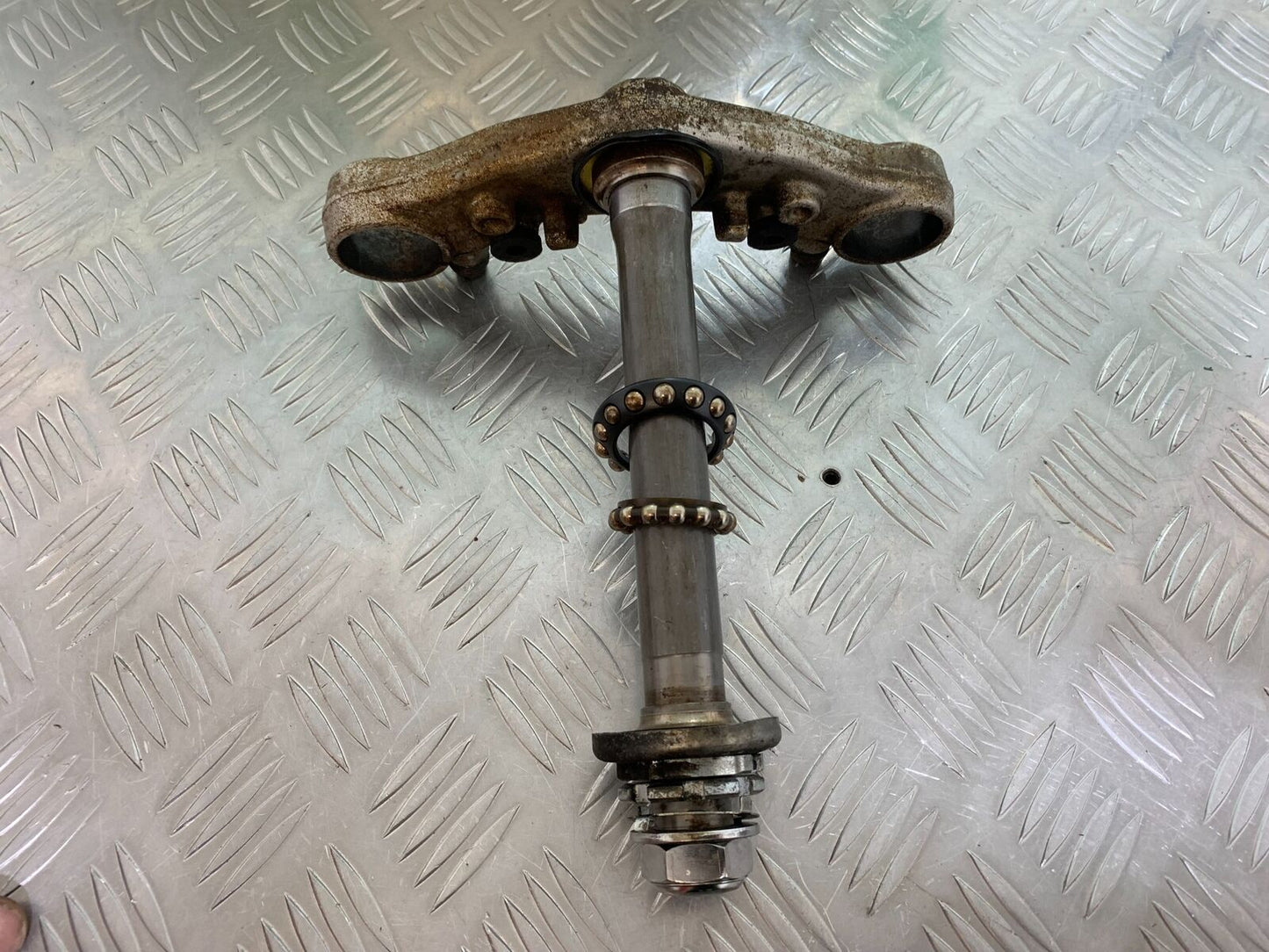 HONDA CB600 CB 600 HORNET BOTTOM YOKE  YEAR 1998-2002 (CMB1011)