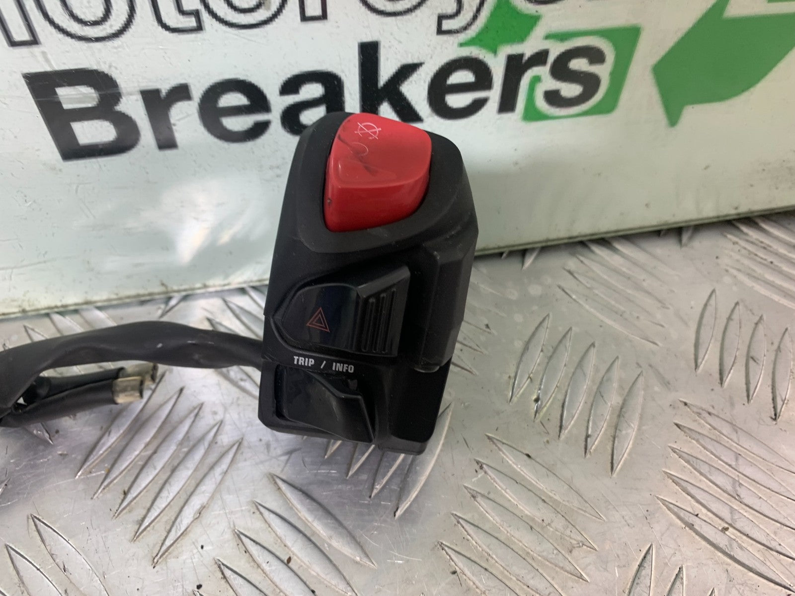 YAMAHA XMAX 300 RIGHT SWITCH GEAR  YEAR 2017-2020 (CMB1218)