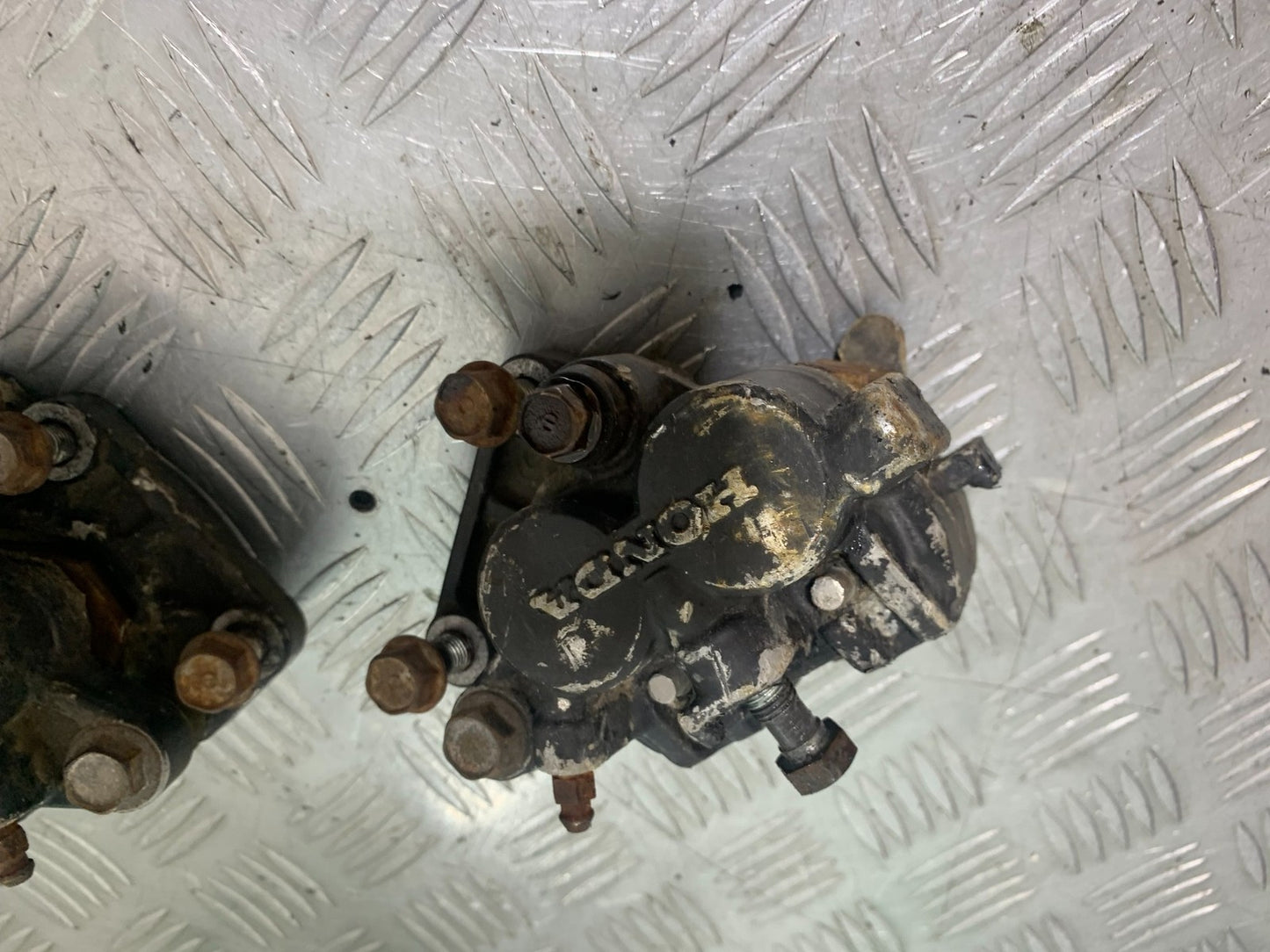 HONDA GL500 GL 500 SILVERWING FRONT BRAKE CALIPERS YEAR 1981-82 (CMB1168)