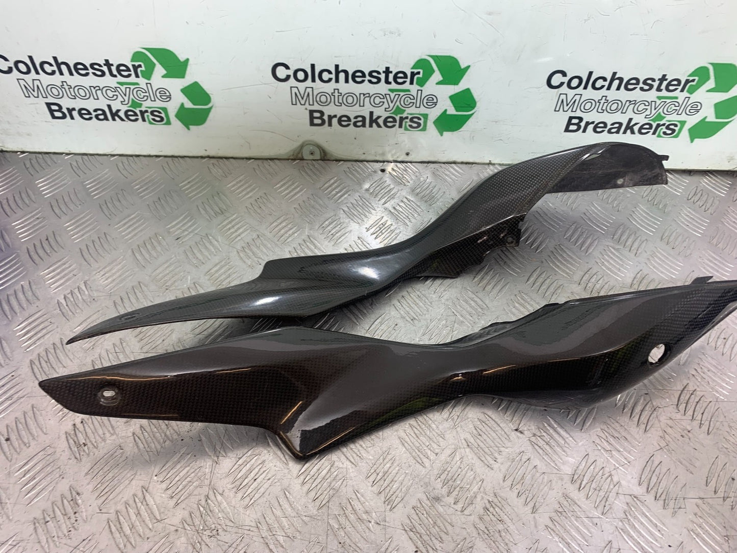 APRILIA RSV1000 R FACTORY MILLE CARBON LOWER TANK PANELS    2004-09 (CMB1203)