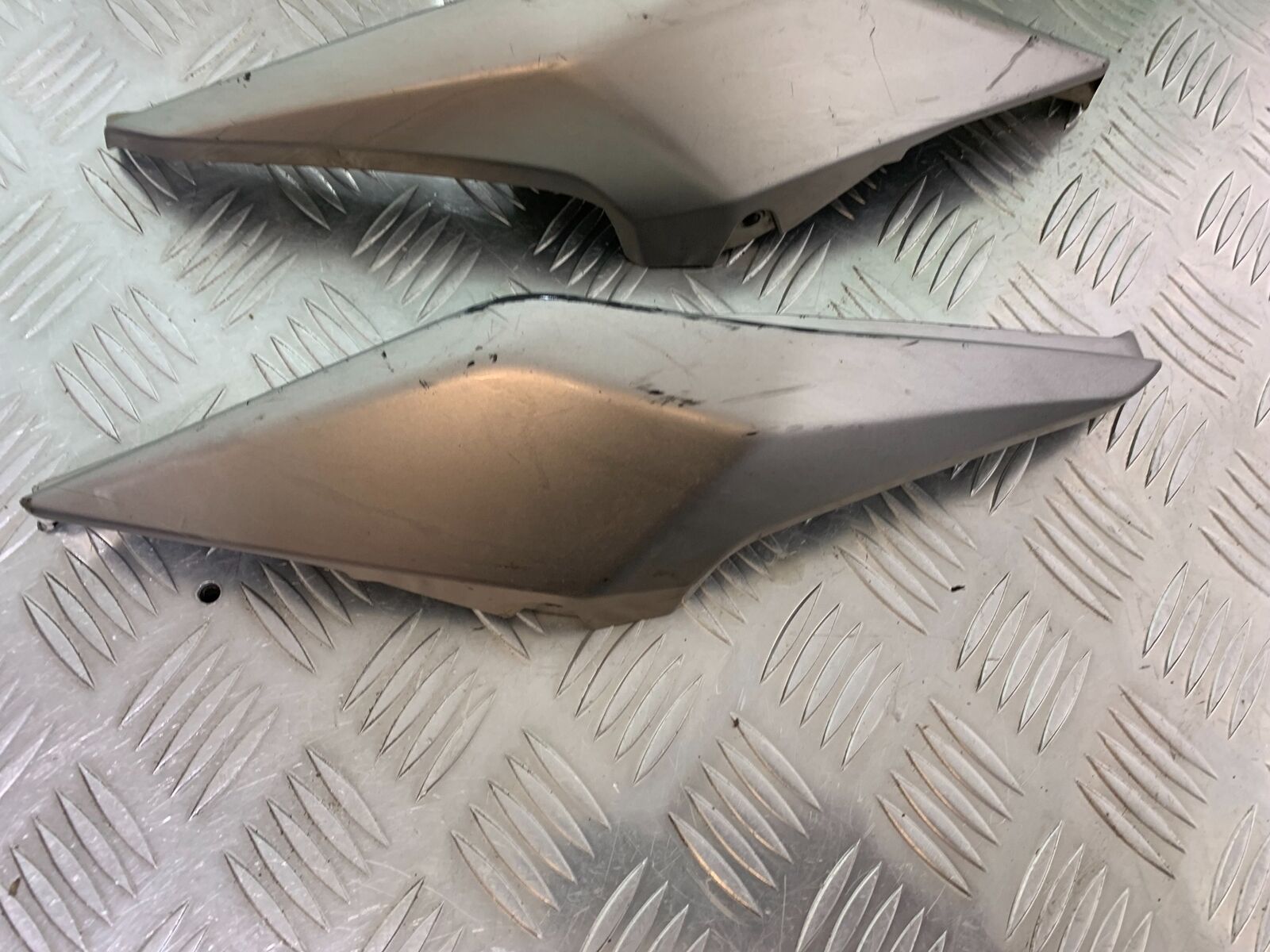 HONDA MSX125 GROM LEFT AND RIGHT SEAT PANELS YEAR 2016-2020  (CMB1009)