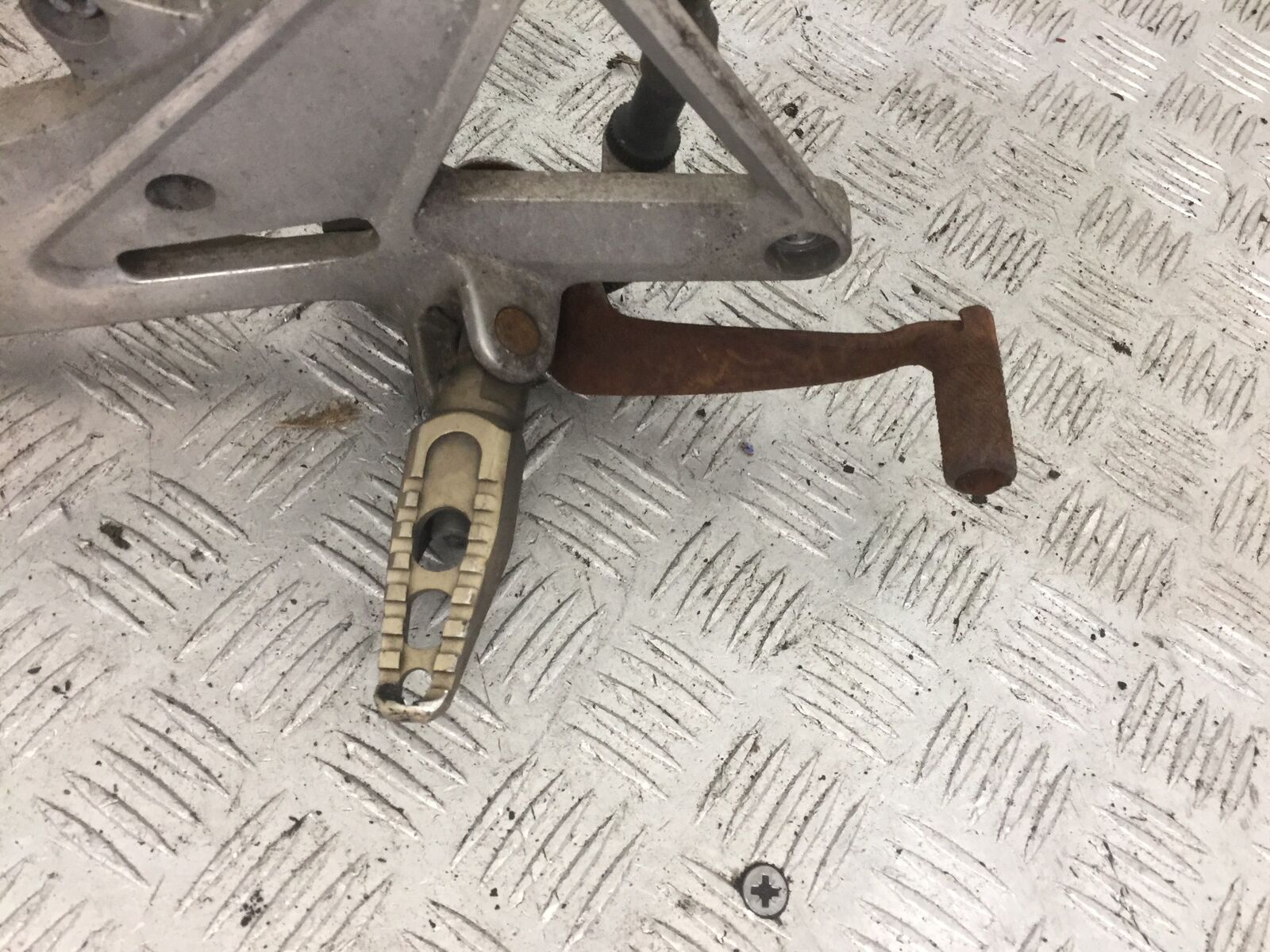 HONDA CB600 CB 600 HORNET RIGHT HANGER  YEAR 1999-02 (STOCK 865)