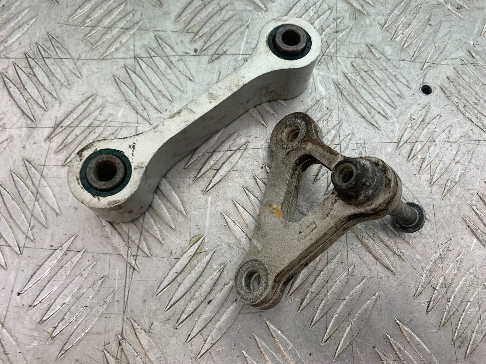 APRILIA RSV1000 R FACTORY MILLE REAR SHOCK LINKAGE  2004-09 (CMB1203)