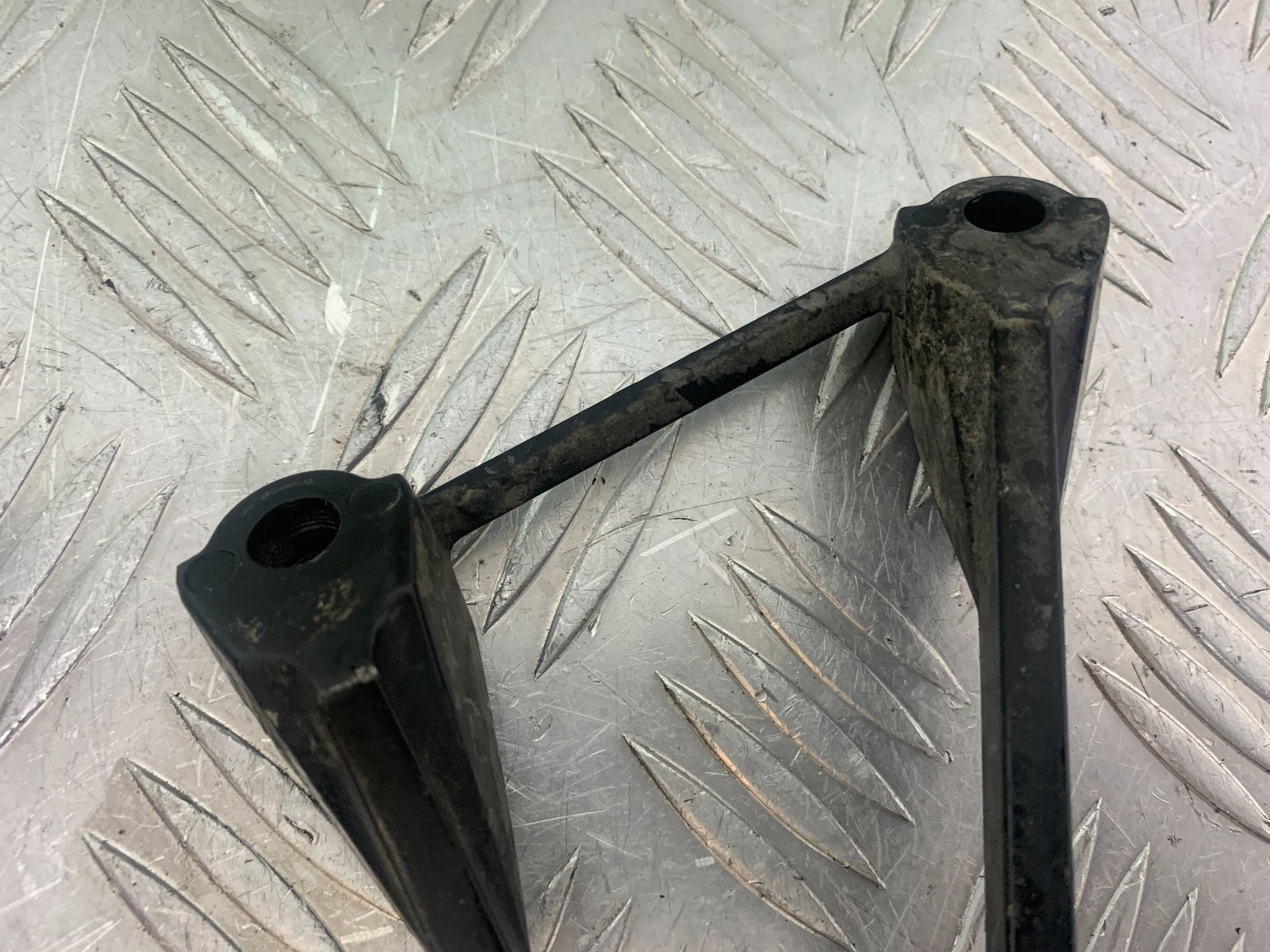 KAWASAKI ZX6R ZX6 R P7F P8F REAR HANGERS AND PEGS   YEAR 2007-08 (CMB1165)