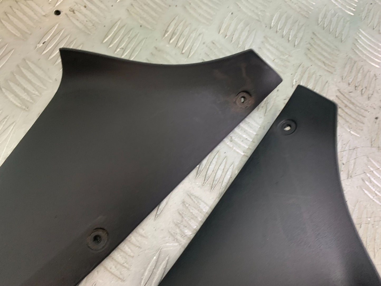 TRIUMPH 1050 SPRINT ST LEFT & RIGHT INNER INFILLS  2003-2011 (CMB1285)