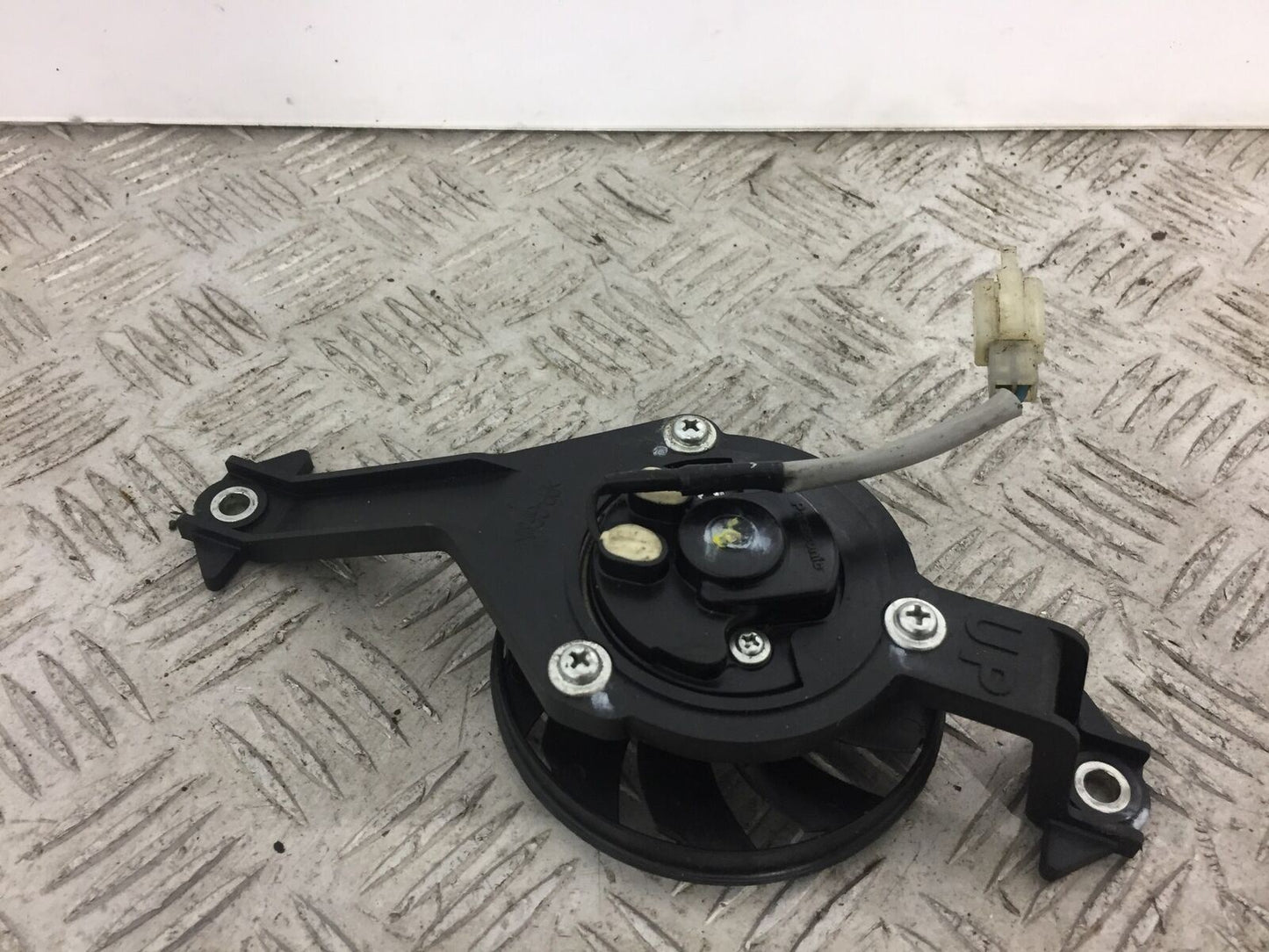 SUZUKI GSXR 125 GSX R125 FAN AND BRACKET  YEAR 2017