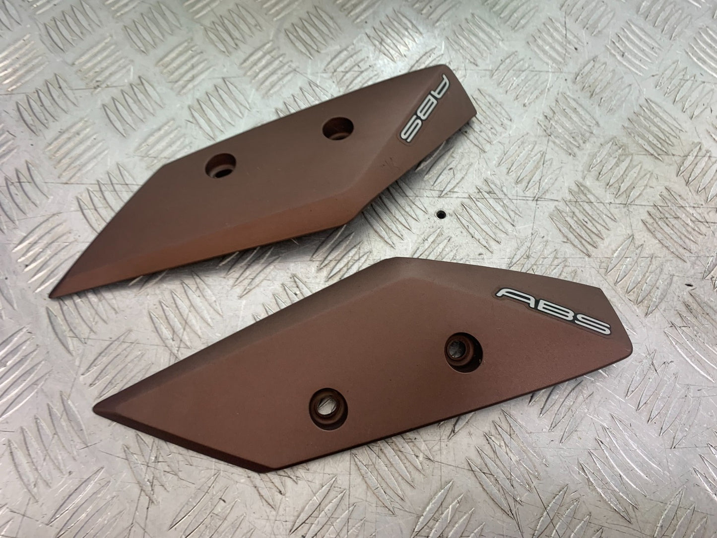 YAMAHA XMAX 300 LEFT AND RIGHT INFILL PANELS   YEAR 2017-2020 (CMB1218)