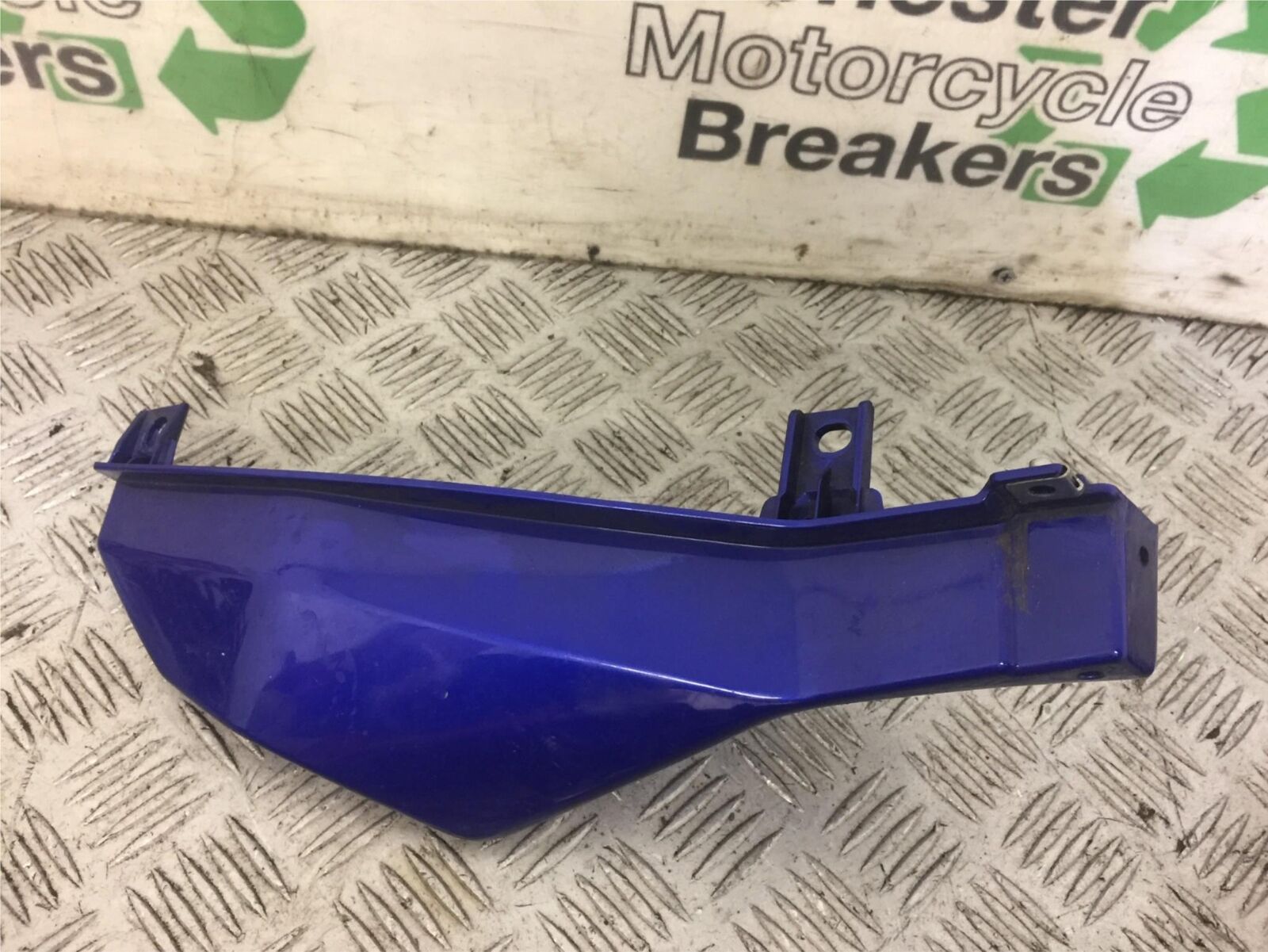 YAMAHA MT07 MT-07 TRACER RIGHT SEAT PANEL   YEAR 2016 (STOCK 642)