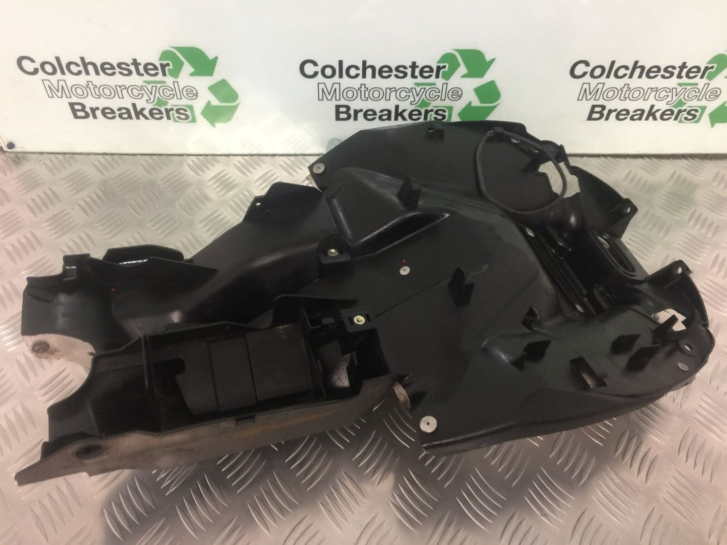 HONDA VFR800 VFR 800 V-TEC UNDERTRAY  YEAR 2003 -2009 (STOCK 916)