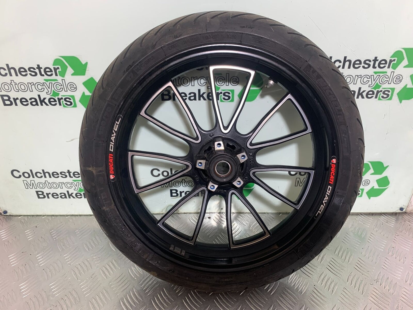 DUCATI DIAVEL 1200 FRONT WHEEL  YEAR 2014 (CMB1054)