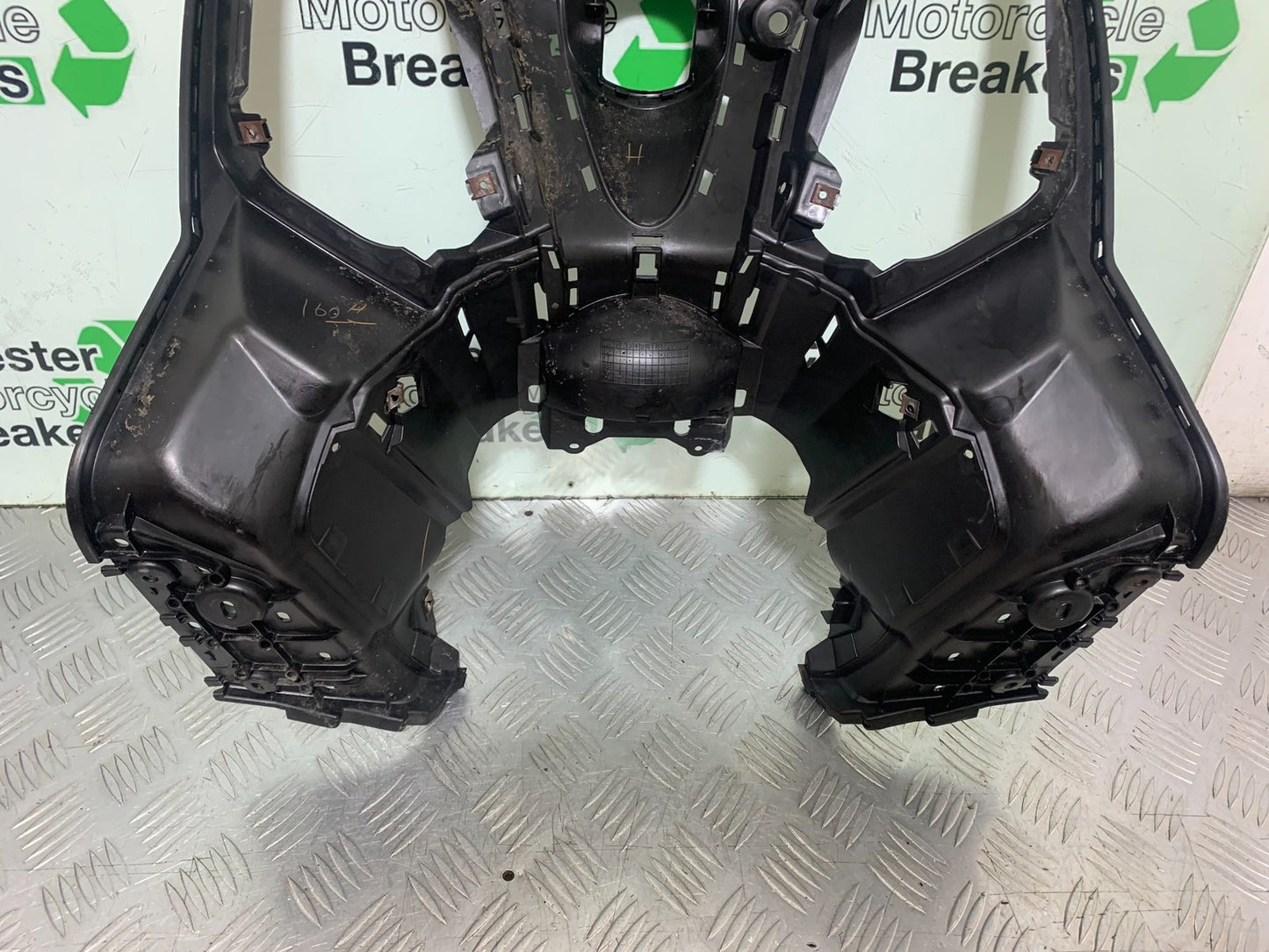 YAMAHA XMAX 300 INNER PANNEL YEAR 2017-2020 (CMB1218)