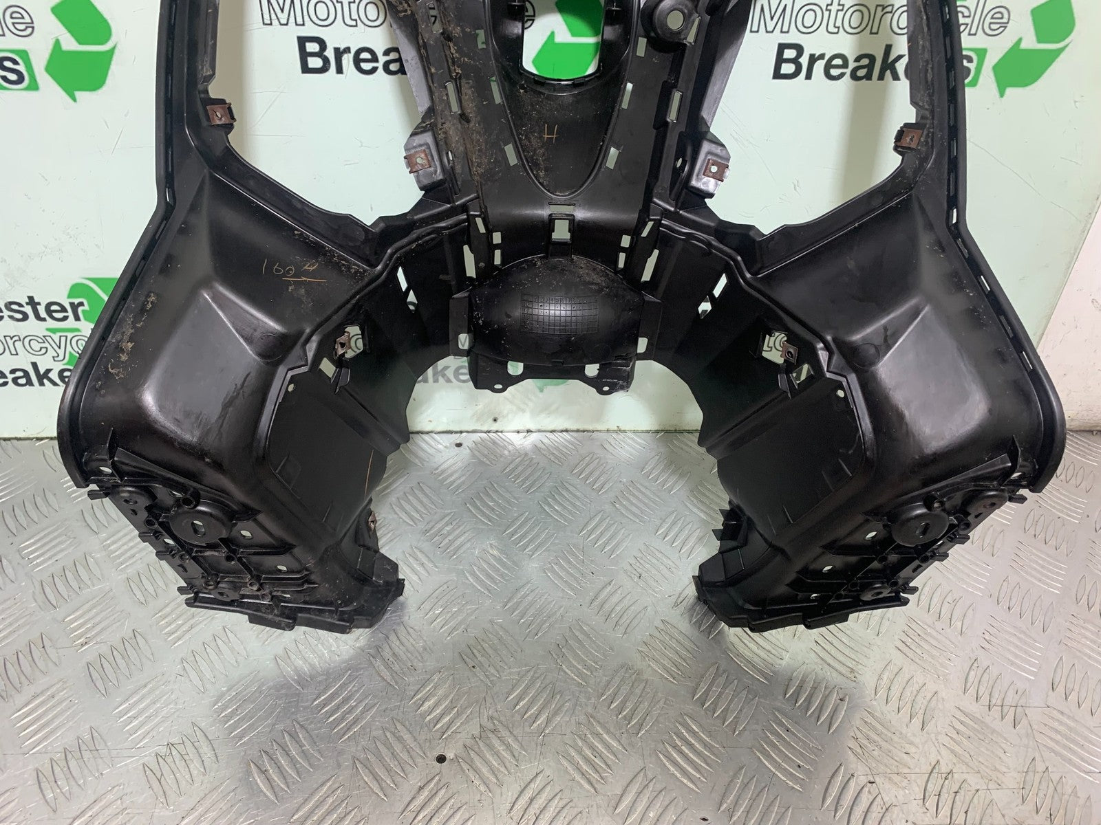 YAMAHA XMAX 300 INNER PANNEL YEAR 2017-2020 (CMB1218)