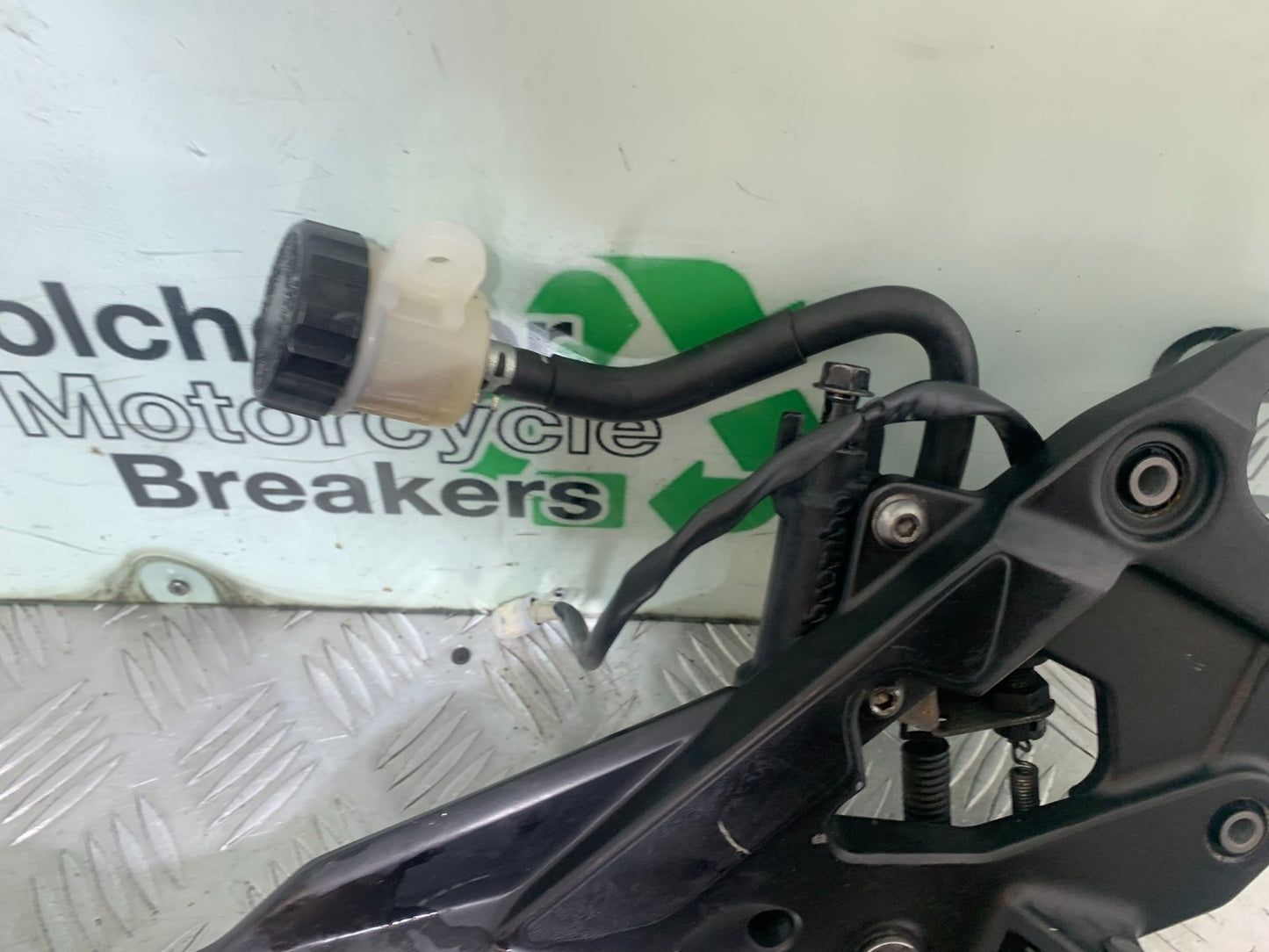 YAMAHA XJ6 XJ6-S FRONT RIGHT HANGER  YEAR 2009-2015  (CMB1212)