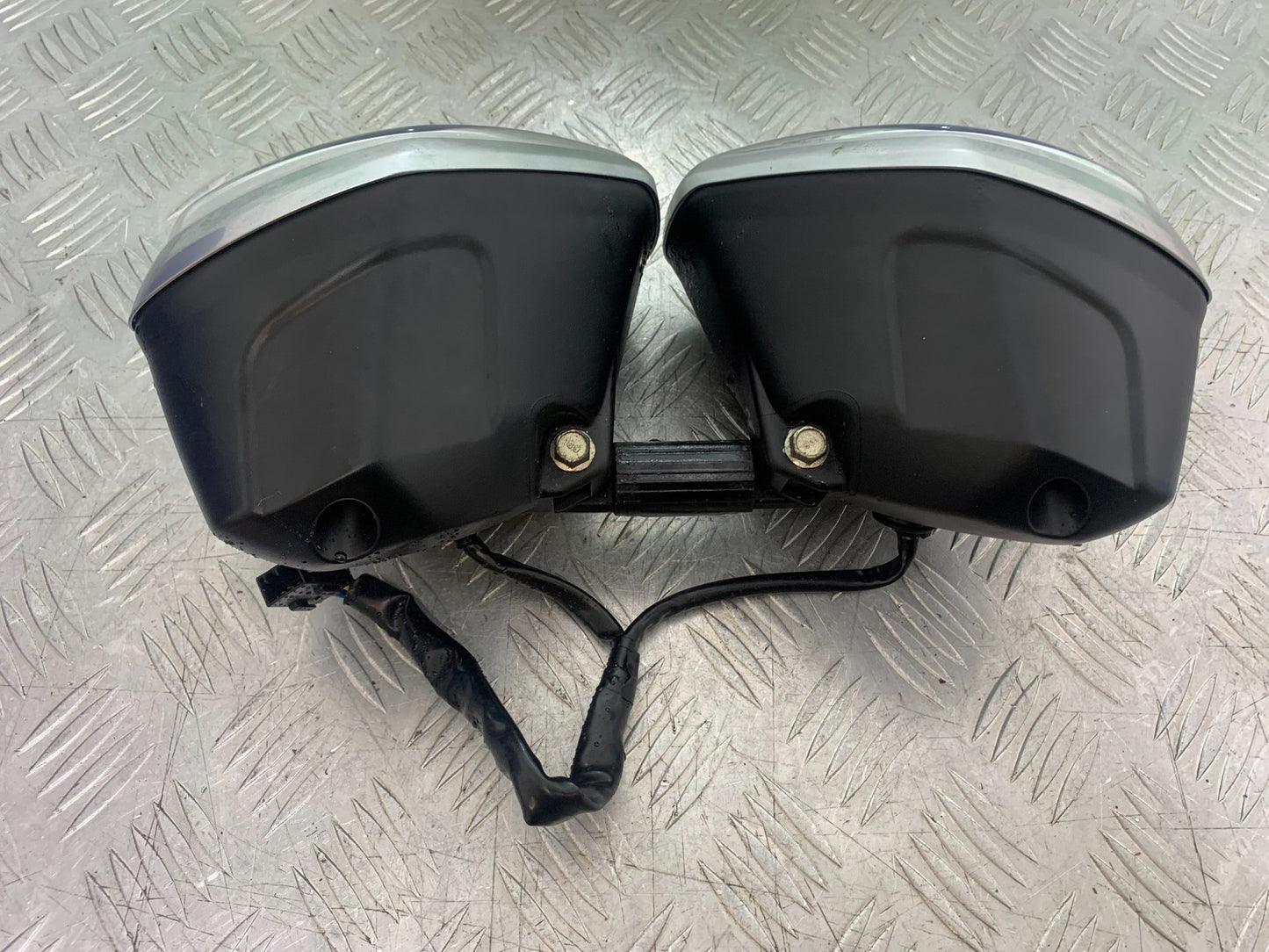 TRIUMPH 675 STREET TRIPLE R HEADLIGHTS YEAR 2013 - 2016 (CMB1221)