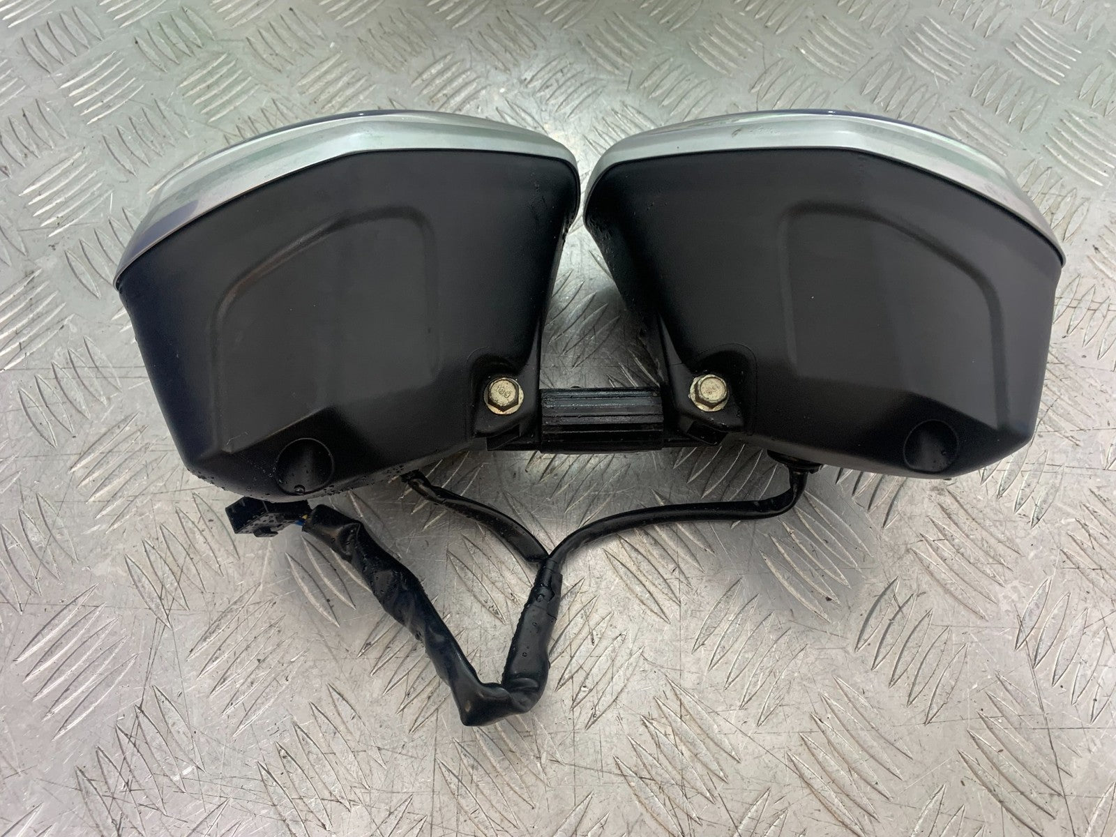 TRIUMPH 675 STREET TRIPLE R HEADLIGHTS YEAR 2013 - 2016 (CMB1221)