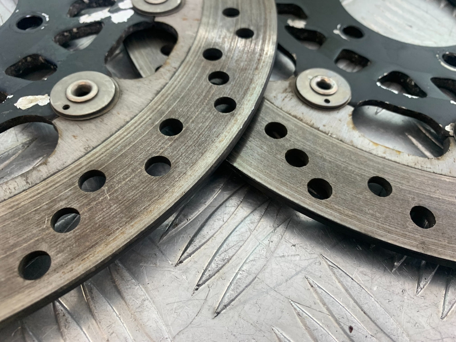 TRIUMPH 955i SPRINT ST FRONT BRAKE DISCS   YEAR 1999-2004 (CMB1124)