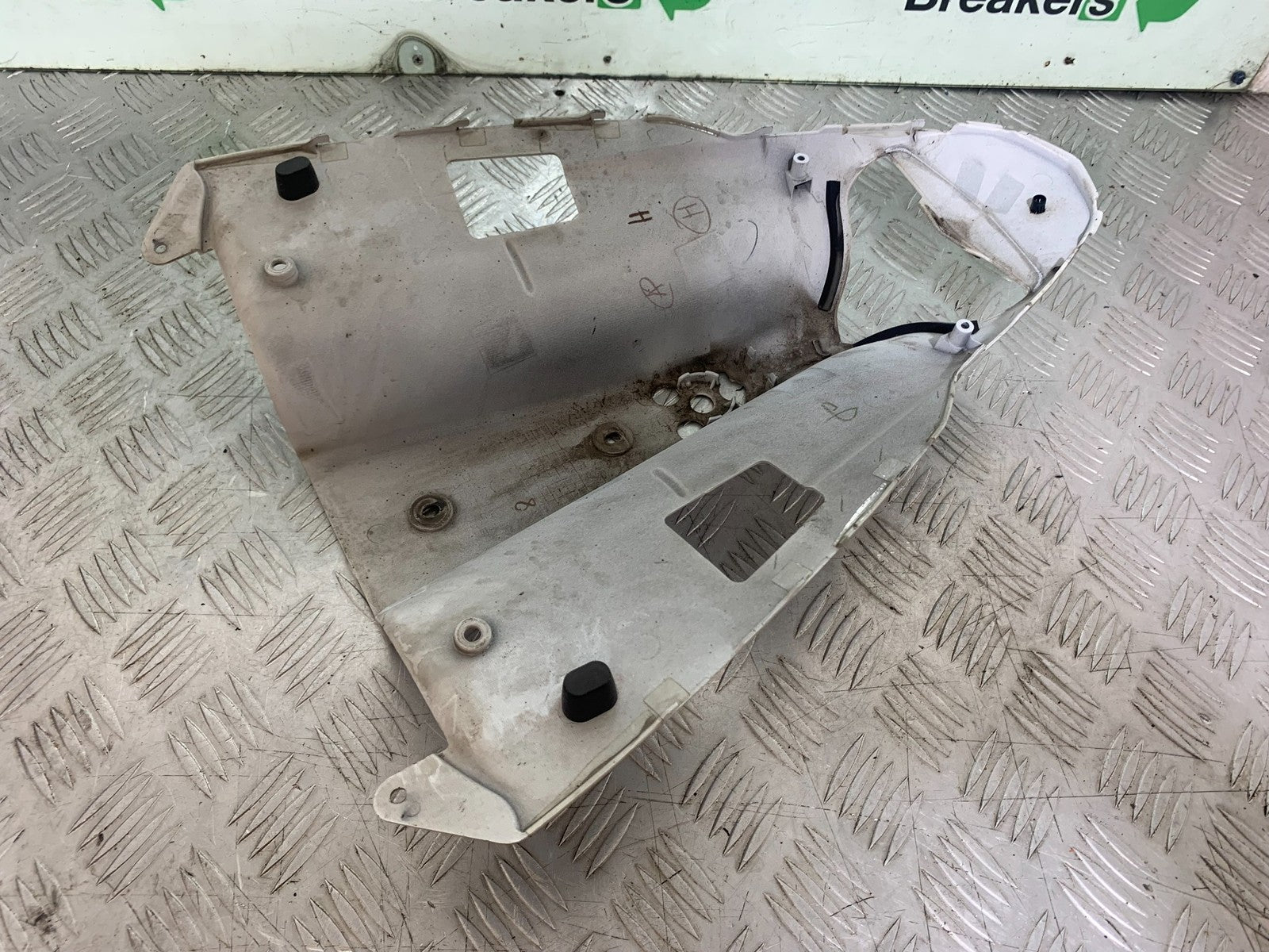 YAMAHA YZF R1 14 B BIG BANG PETROL TANK COWL   2009-14 (CMB1175)