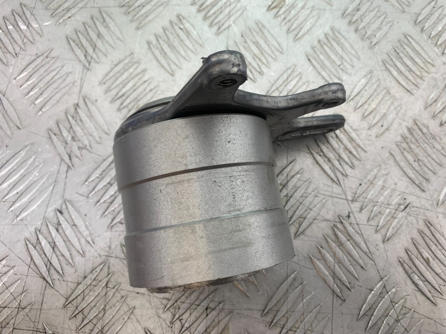DUCATI 996 SPS 748 916 998 ECCENTRIC HUB  1999-2000 (CMB1209)