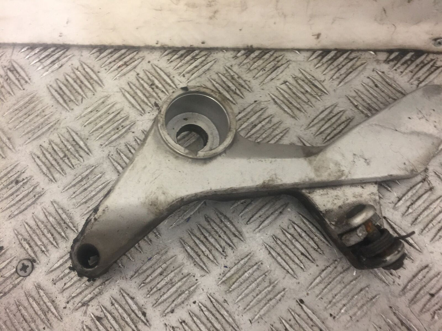 HONDA VFR800 VFR 800 PRE V-TEC FRONT LEFT HANGER   YEAR 2003  (STOCK 430)