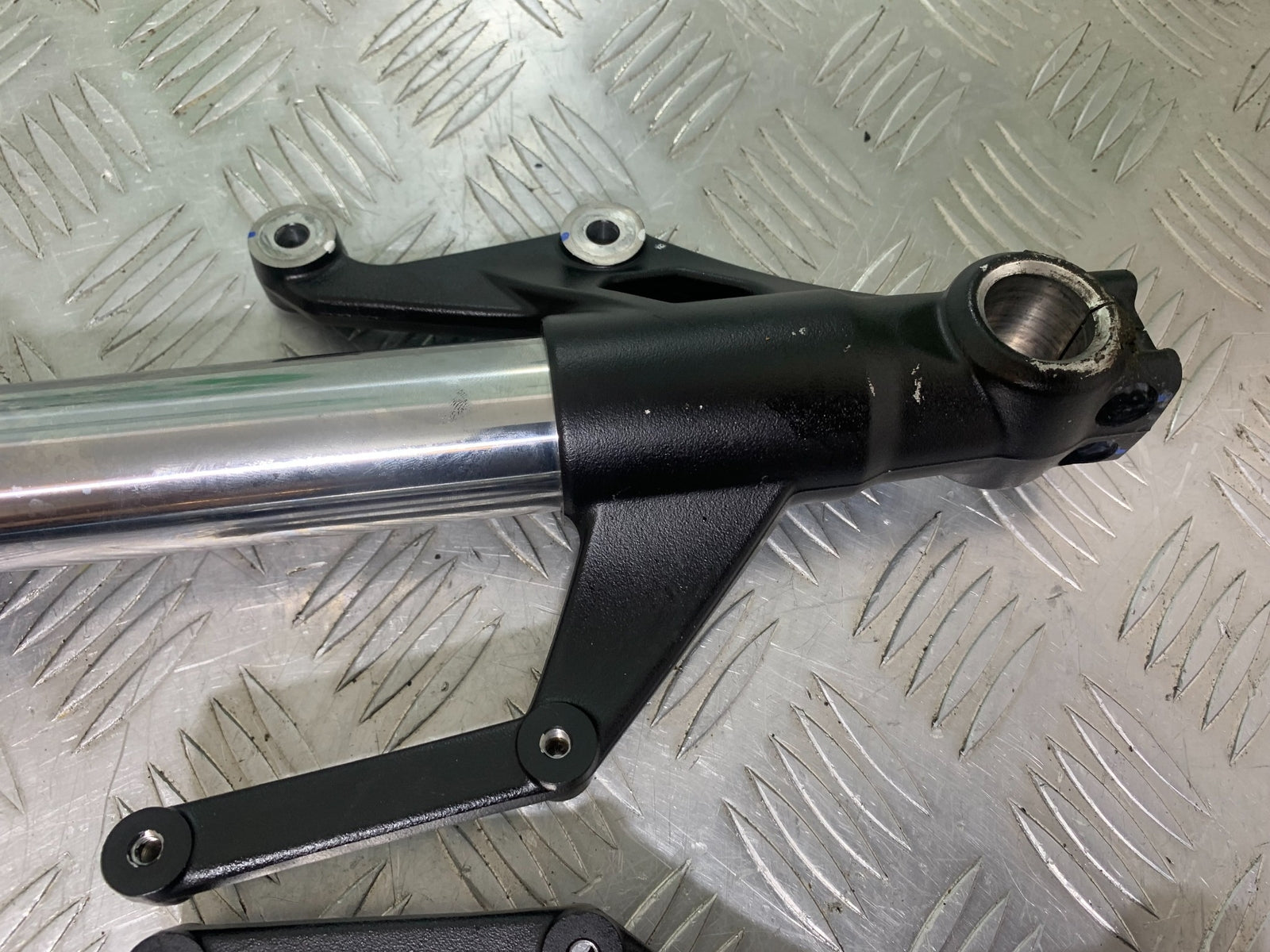 TRIUMPH TRIDENT 660 FORKS  YEAR 2021-2024 (CMB1148)