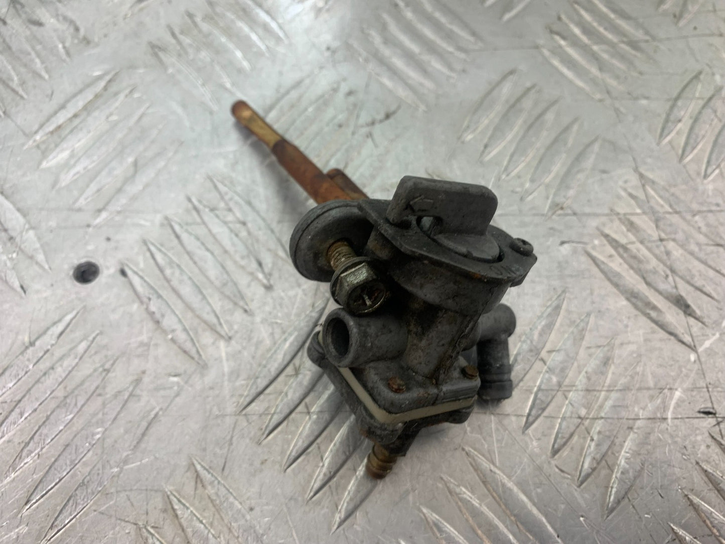 KAWASAKI GPZ600 GPZ 600 PETROL TAP  YEAR 1988-90 (CMB1258)