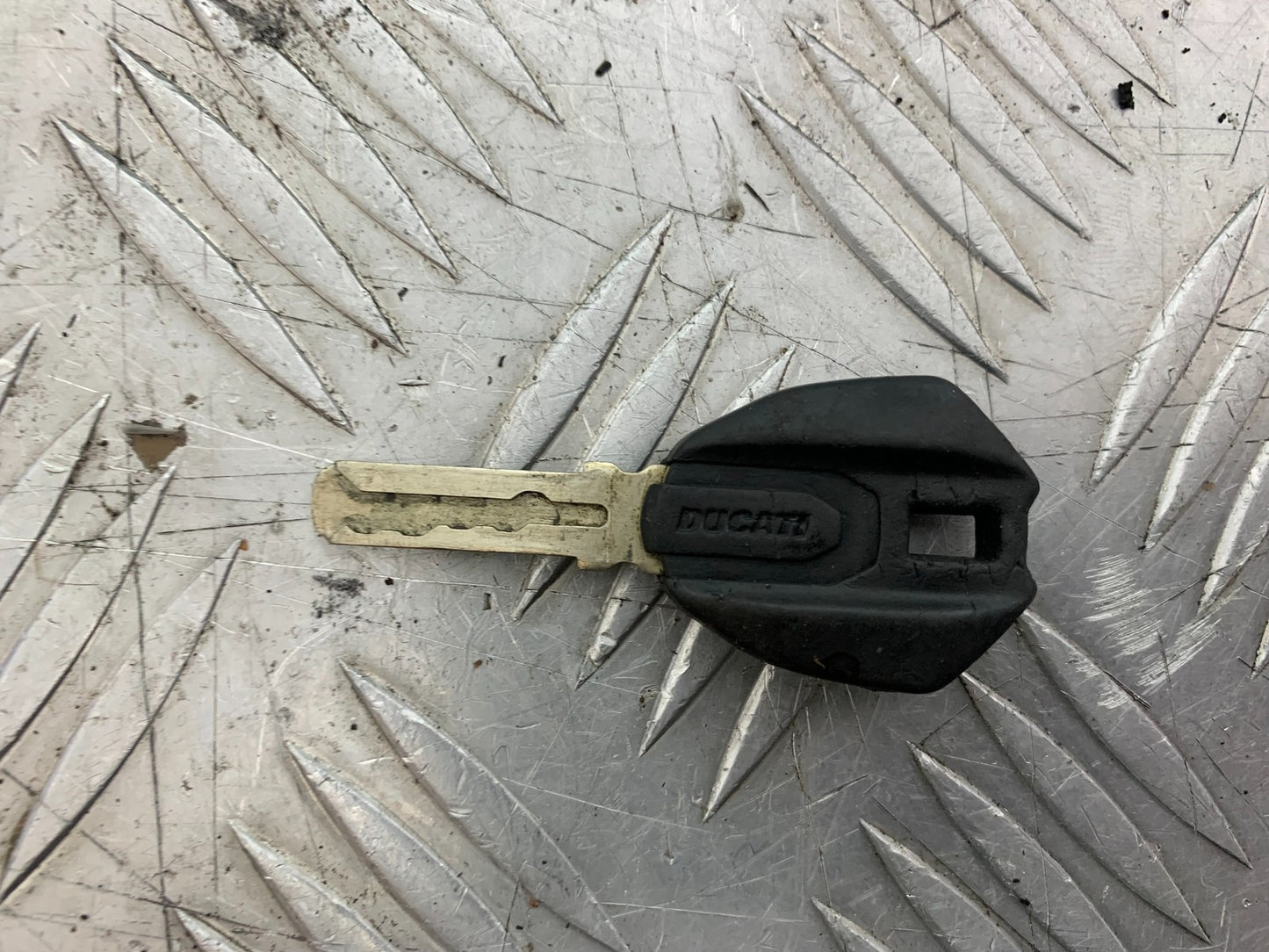 DUCATI 1299 PANIGALE ECU LOCKS KEY  YEAR 2016 (CMB 1187)