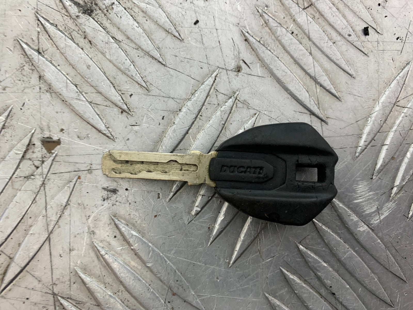 DUCATI 1299 PANIGALE ECU LOCKS KEY  YEAR 2016 (CMB 1187)