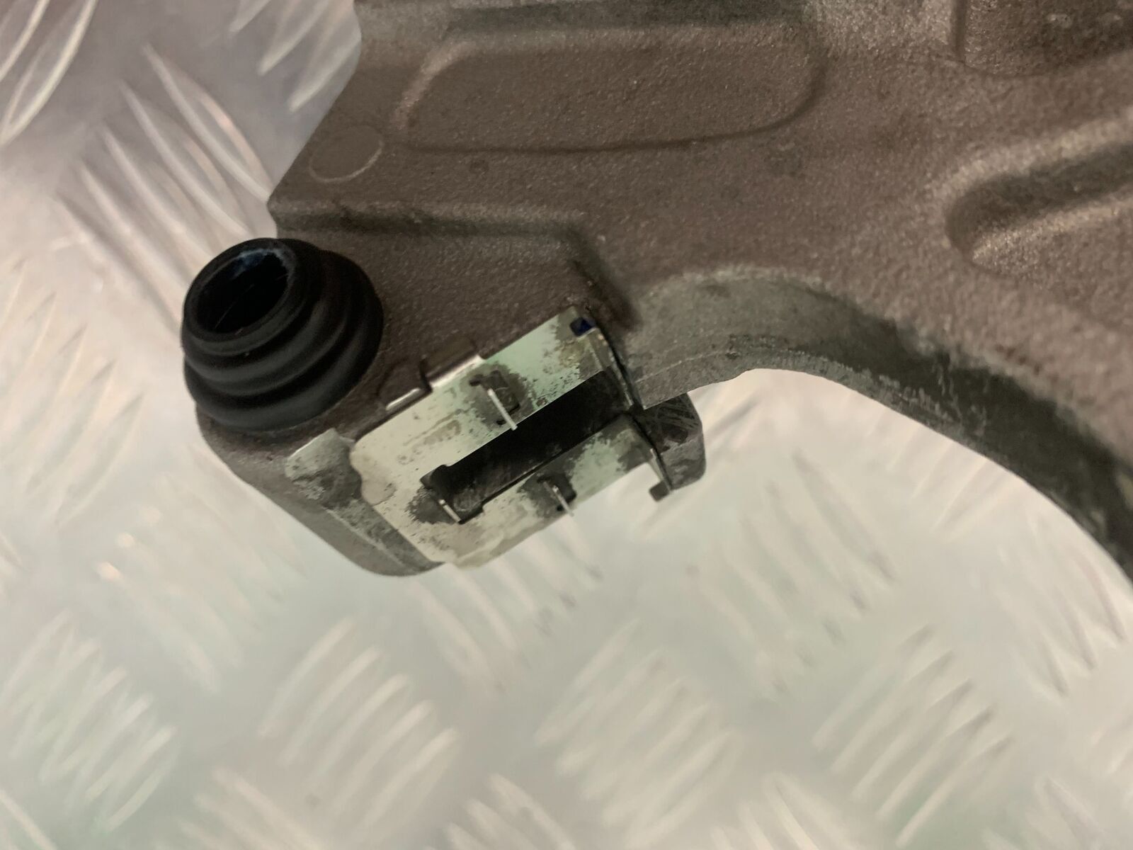 HONDA CRF1000 (DCT) AFRICA TWIN REAR CALIPER BRACKET   YEAR 2019 (STOCK 962)