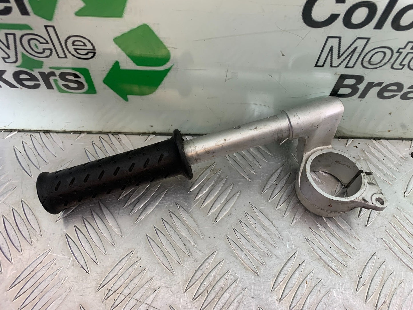 TRIUMPH 955i DAYTONA LEFT HANDLEBAR YEAR 2002-2006 (CMB1229)